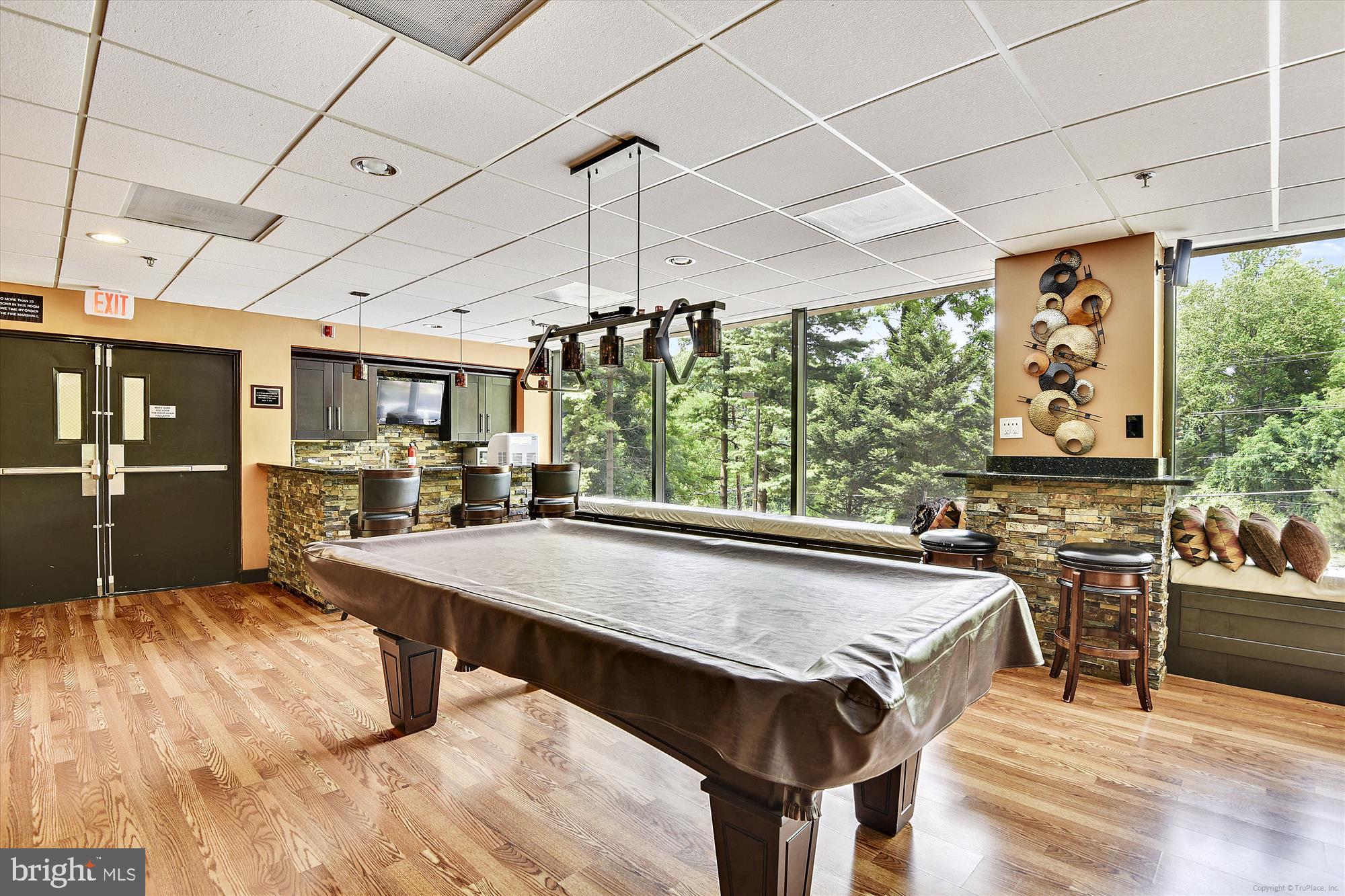 LAKESIDE PLAZA - Residential Lease