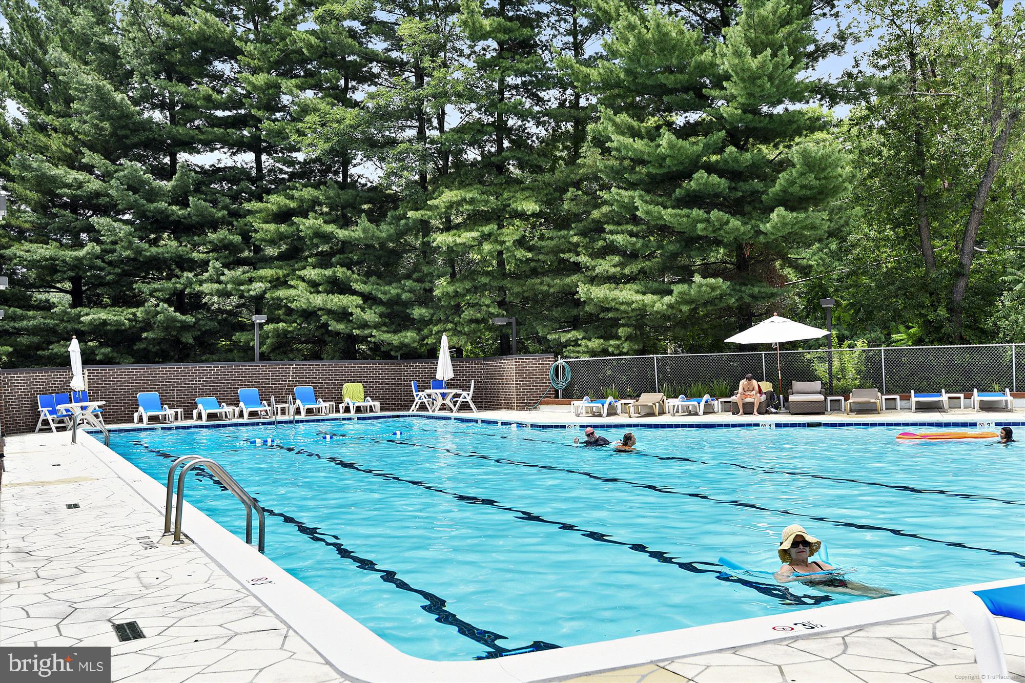 LAKESIDE PLAZA - Residential Lease