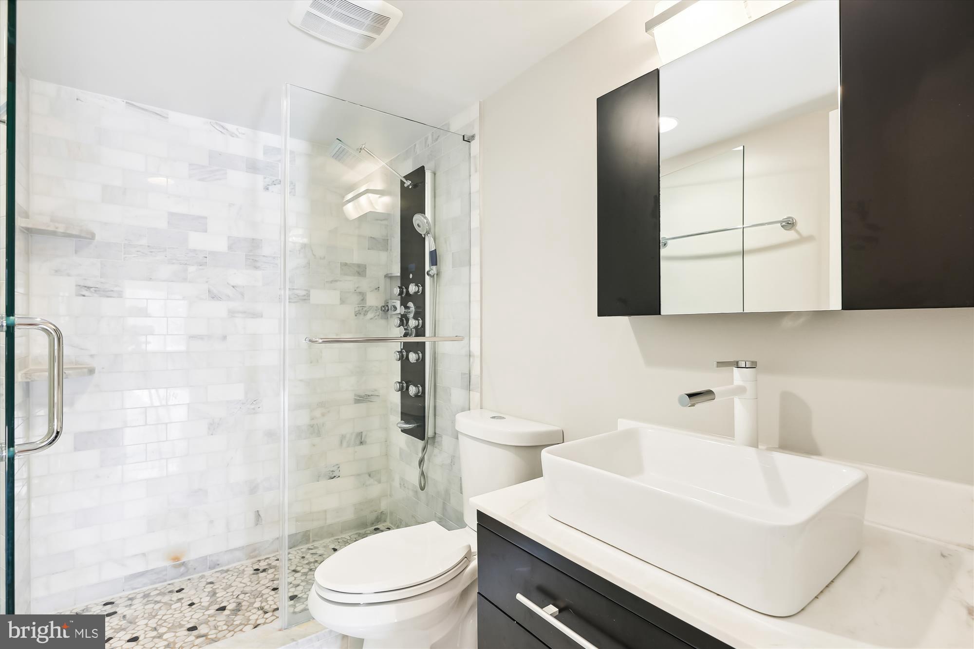 LAKESIDE PLAZA - Residential Lease