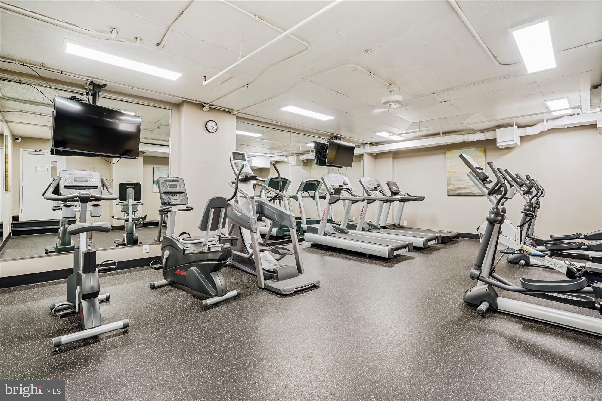 LAKESIDE PLAZA - Residential Lease