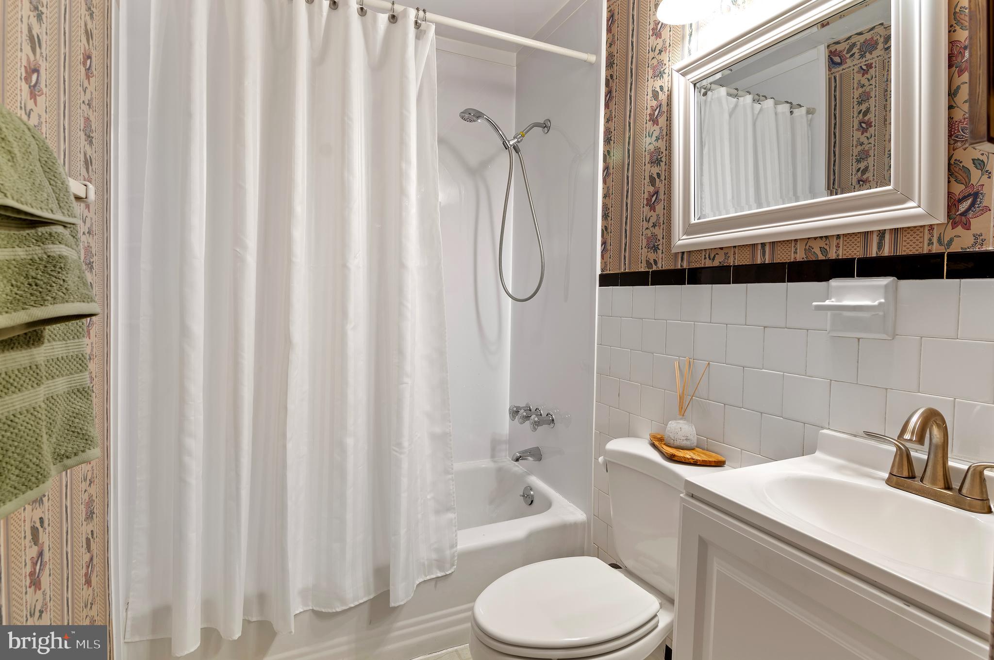 HIGHPOINTE CONDOMINIUM - Residential