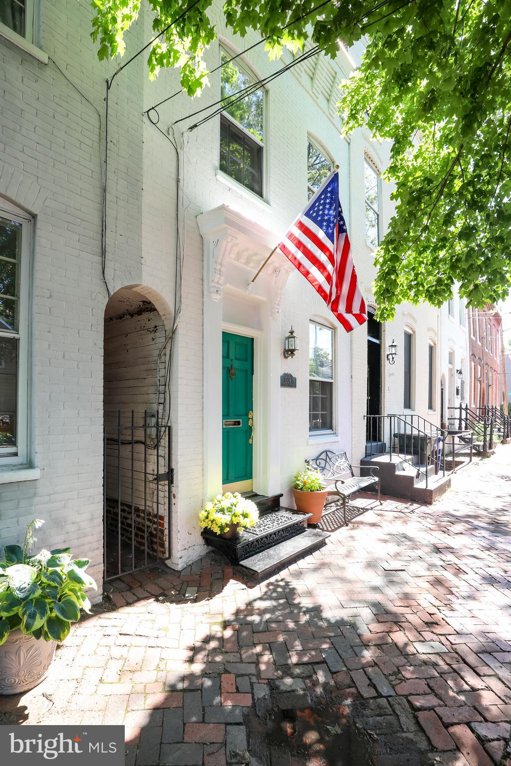 OLD TOWN ALEXANDRIA - Residential