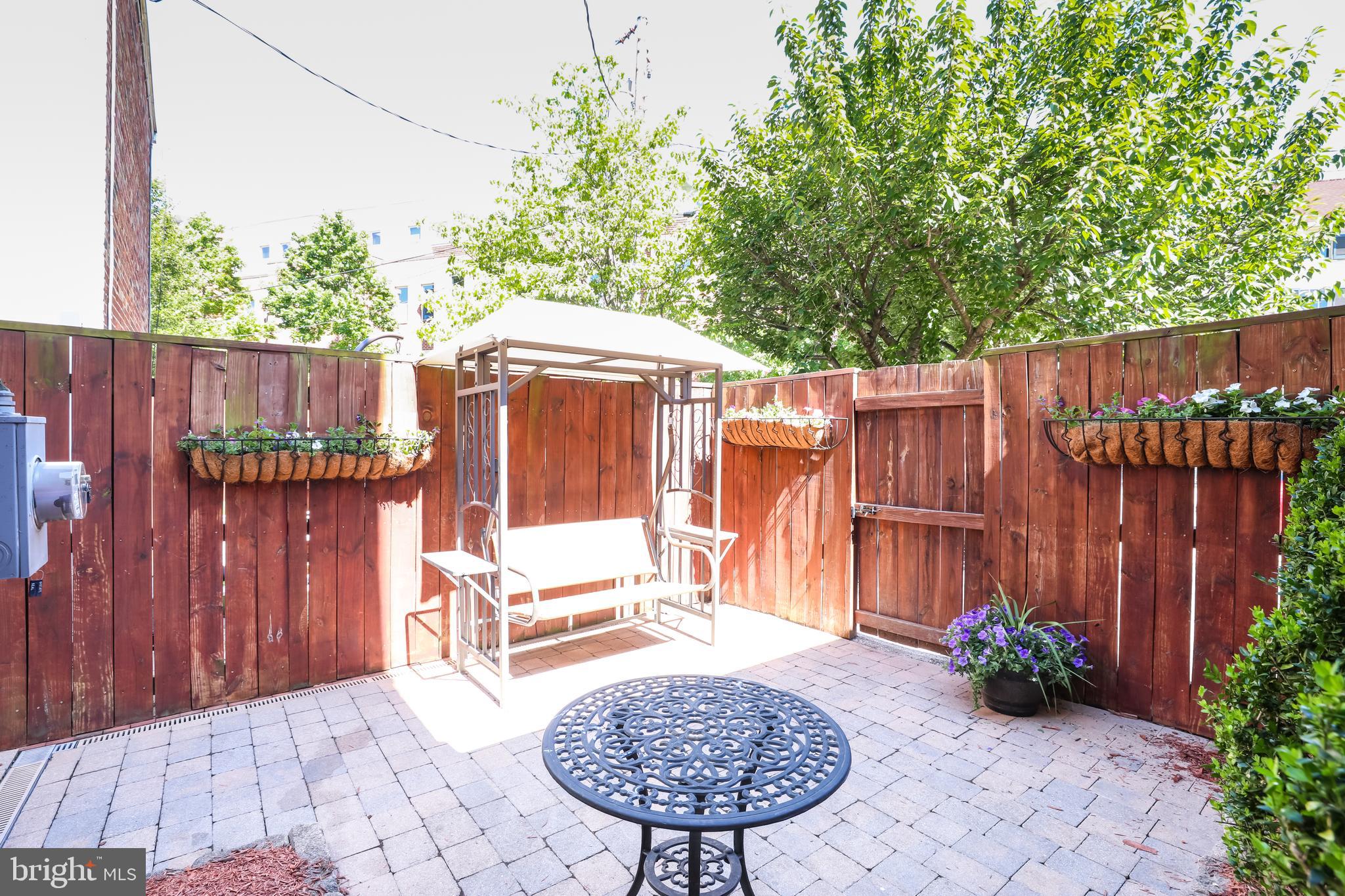 OLD TOWN ALEXANDRIA - Residential