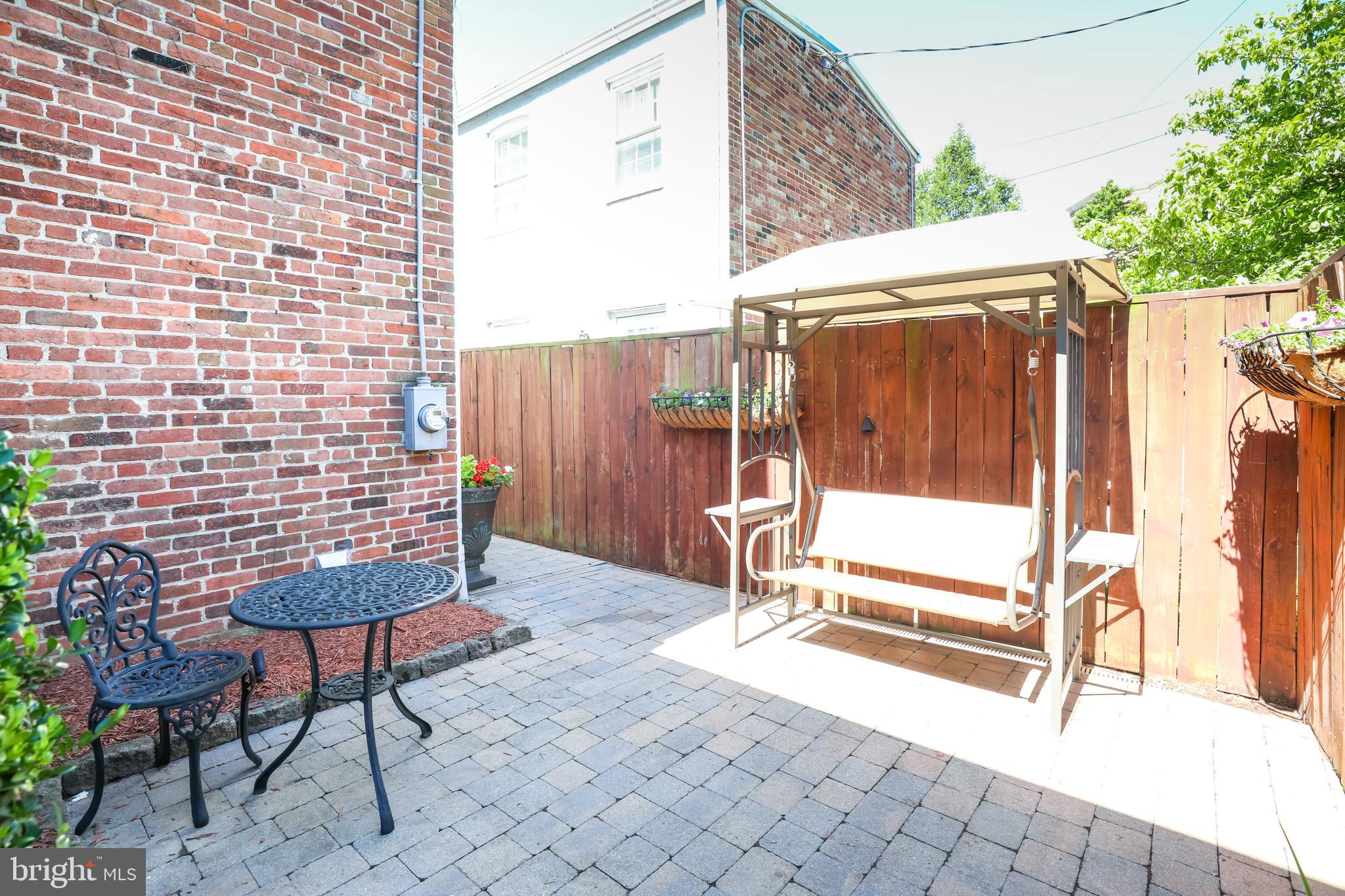 OLD TOWN ALEXANDRIA - Residential