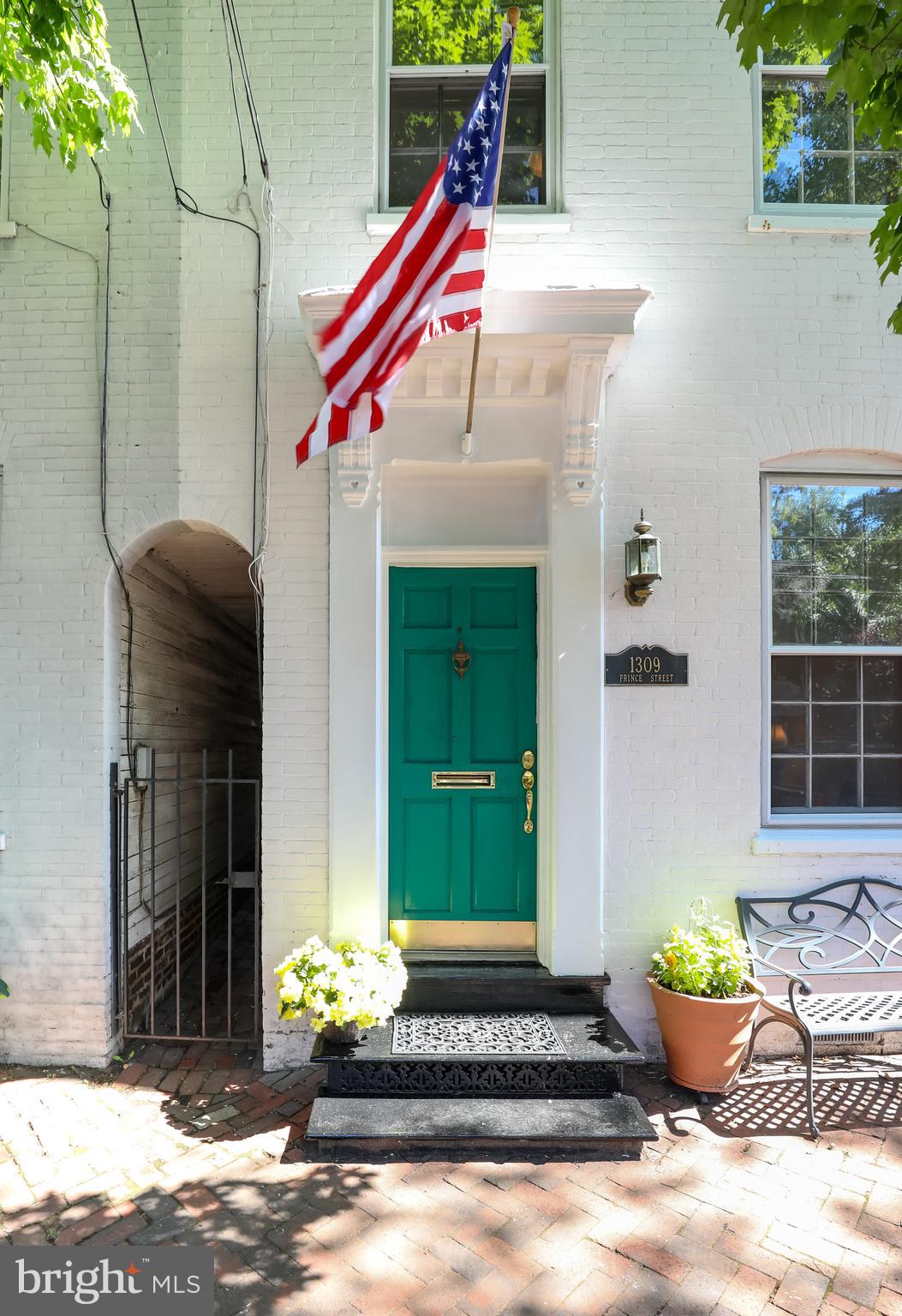 OLD TOWN ALEXANDRIA - Residential