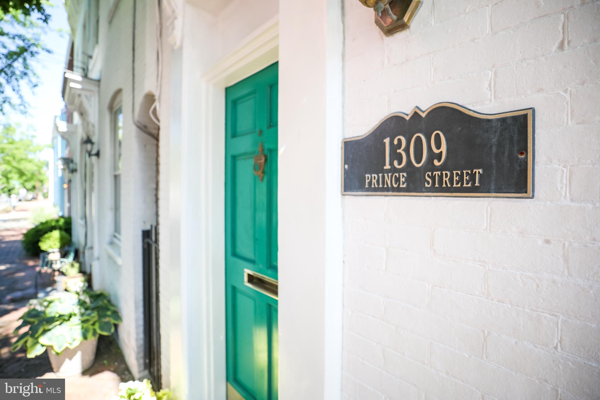 OLD TOWN ALEXANDRIA - Residential