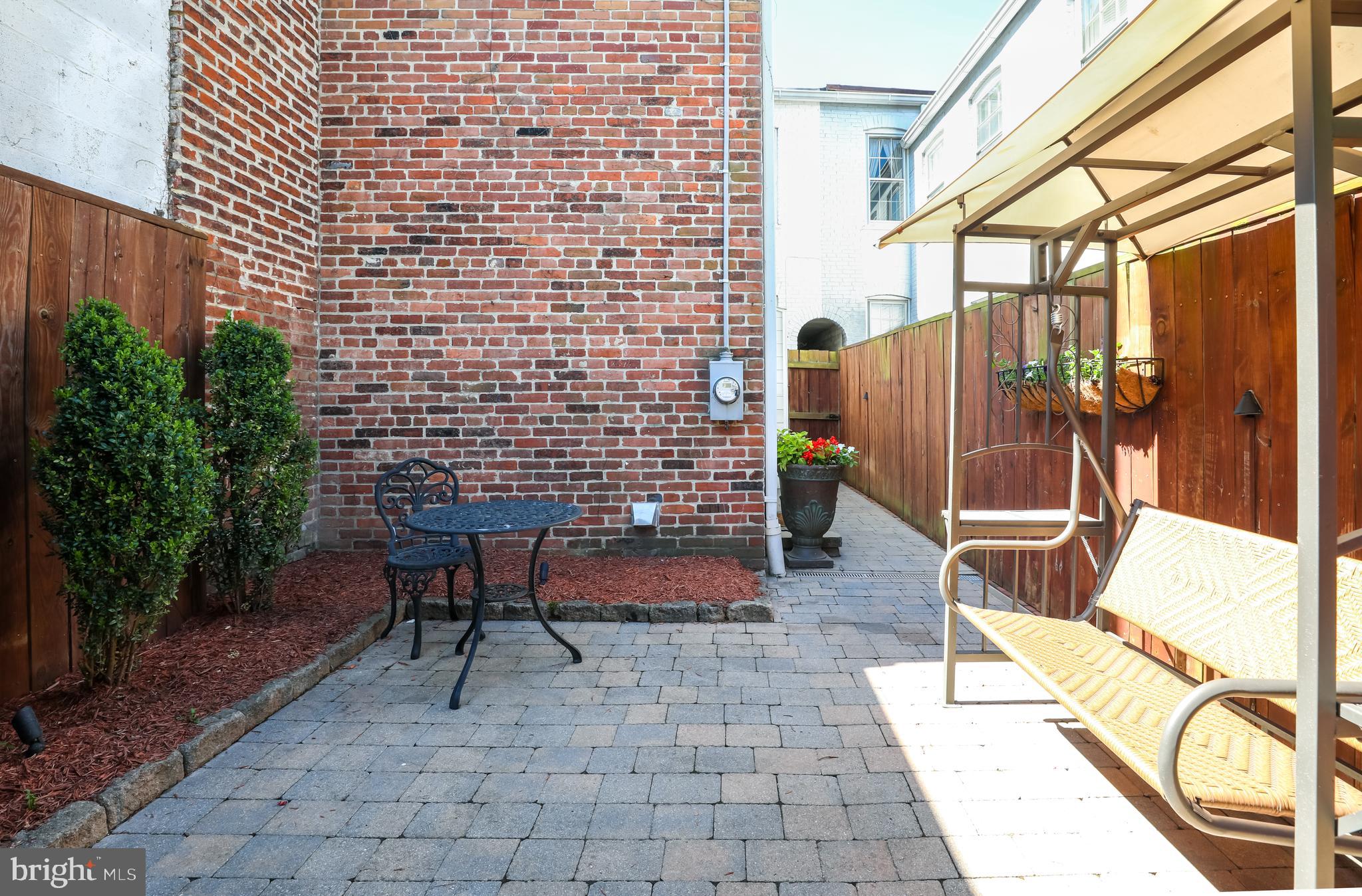 OLD TOWN ALEXANDRIA - Residential