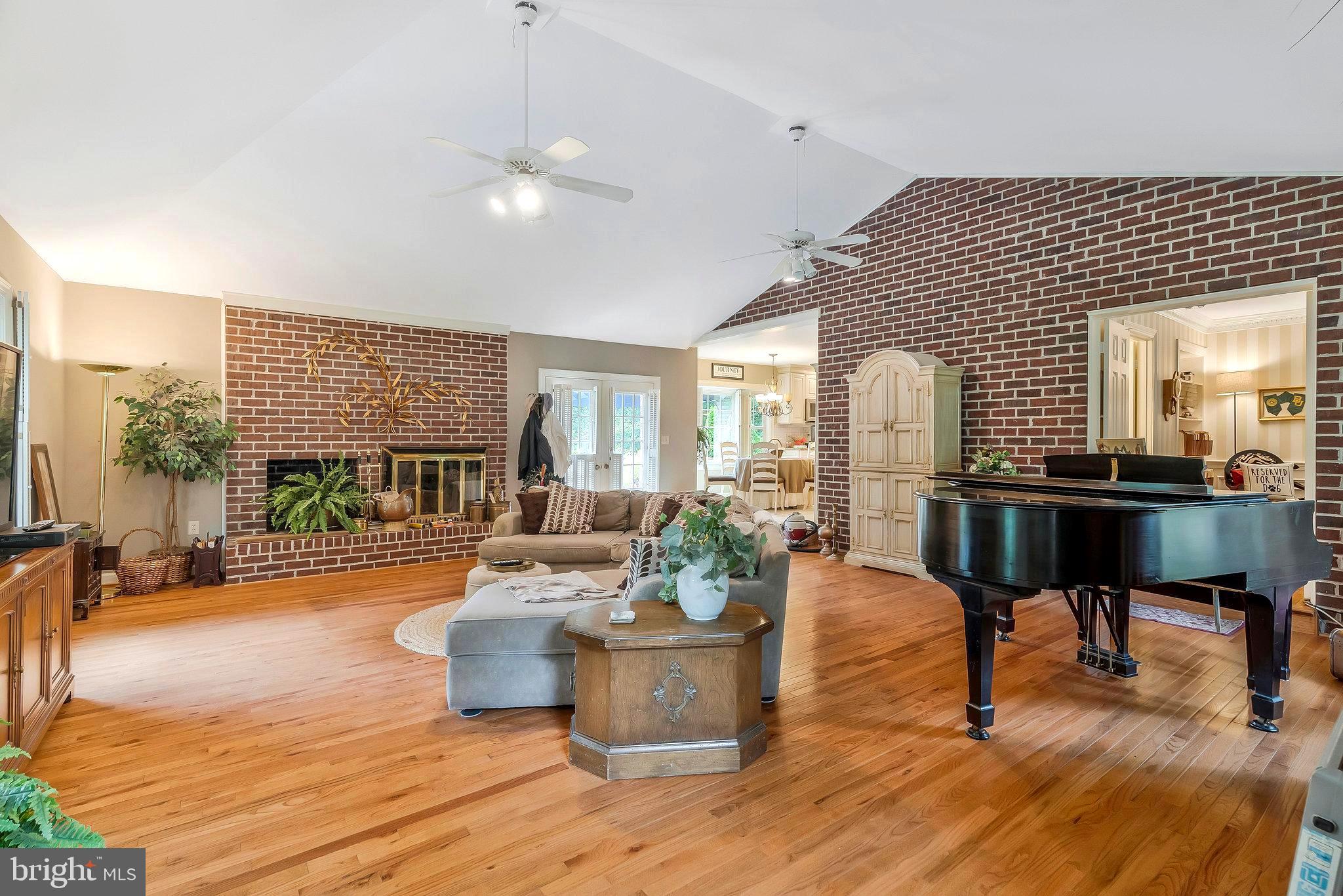 WAPLES MILL ESTATES - Residential