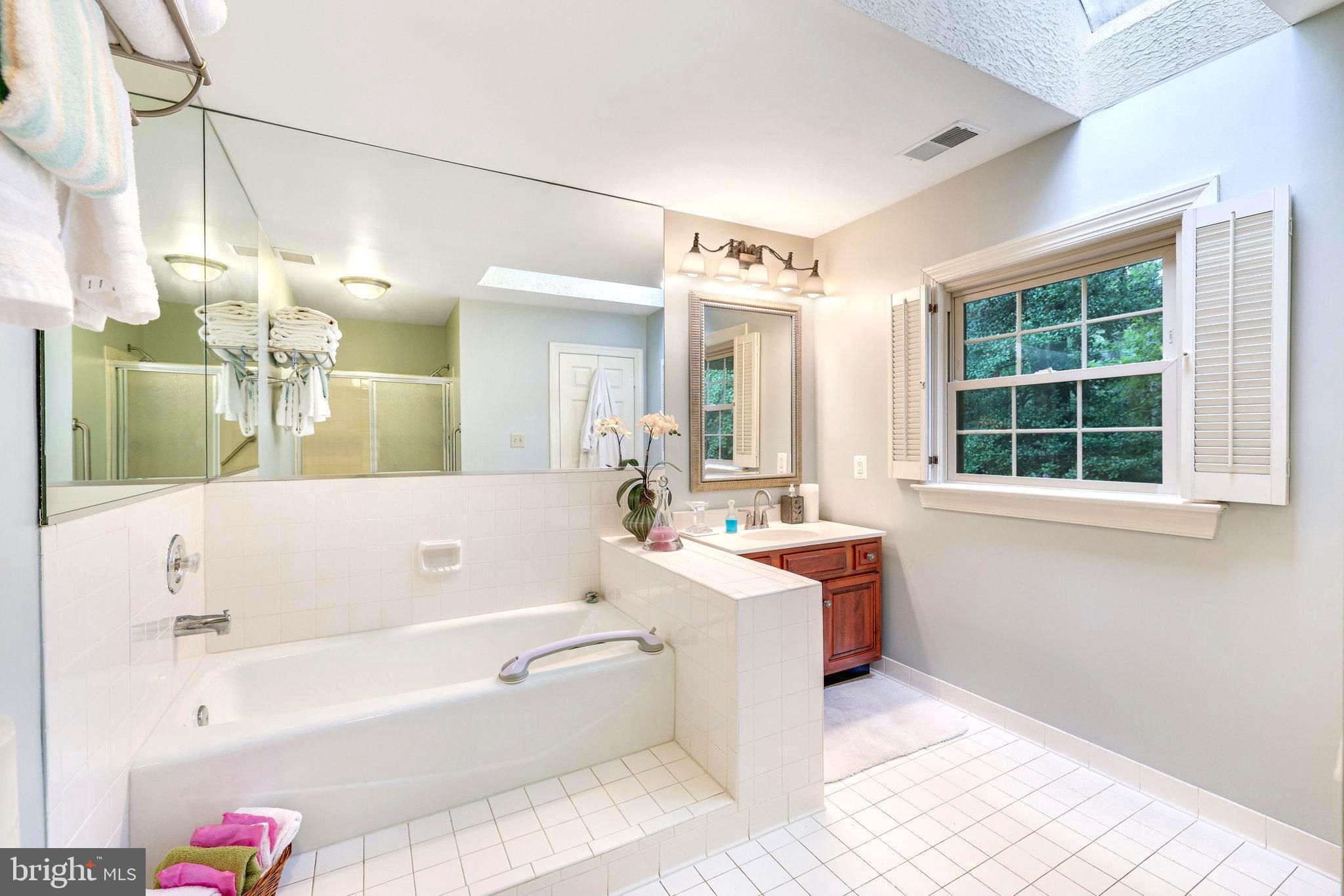 WAPLES MILL ESTATES - Residential