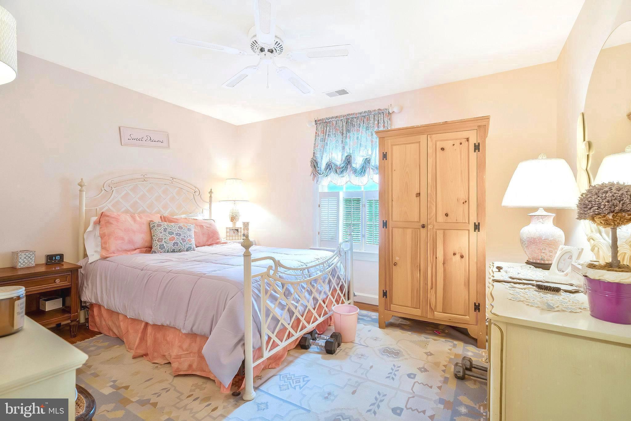 WAPLES MILL ESTATES - Residential