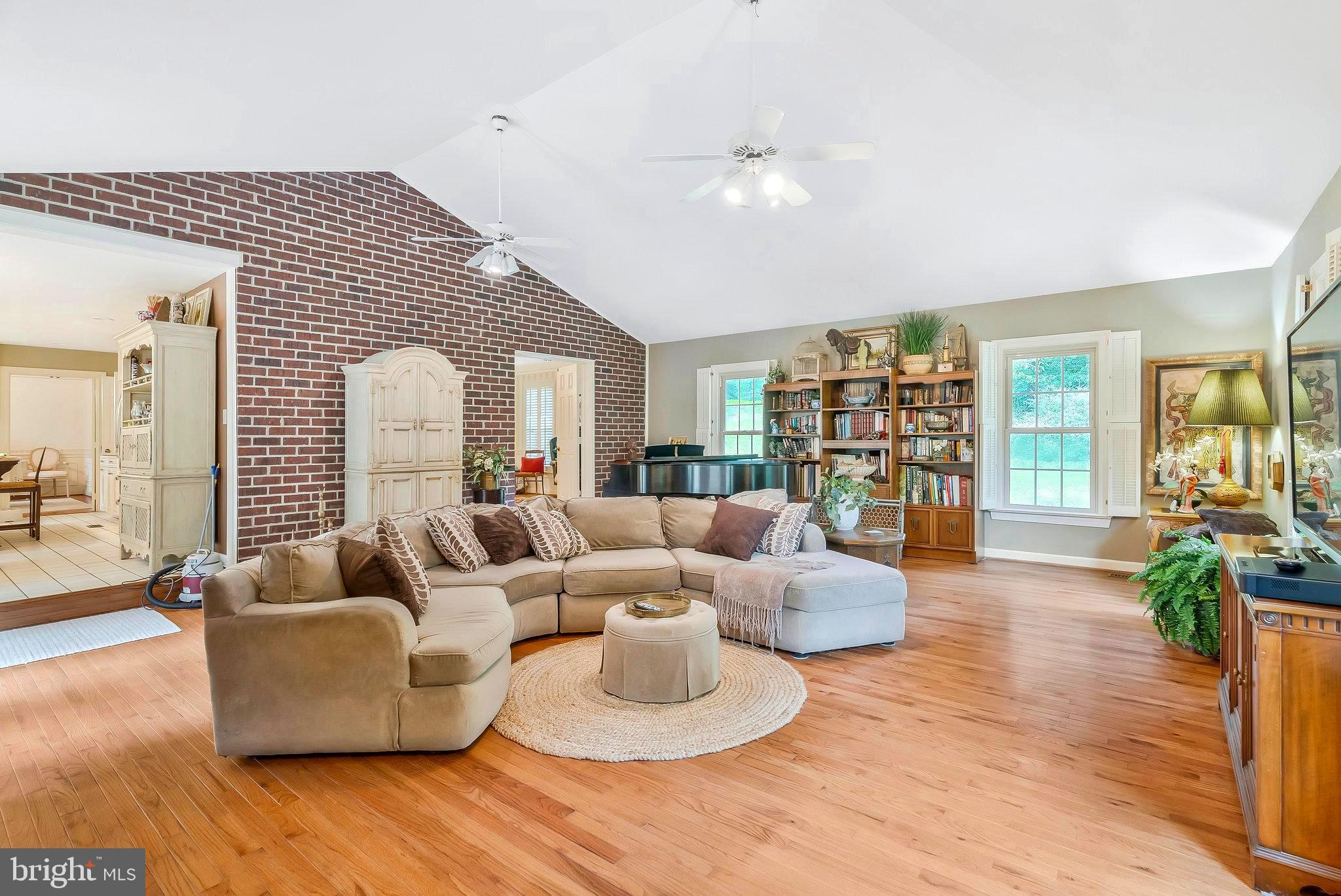 WAPLES MILL ESTATES - Residential