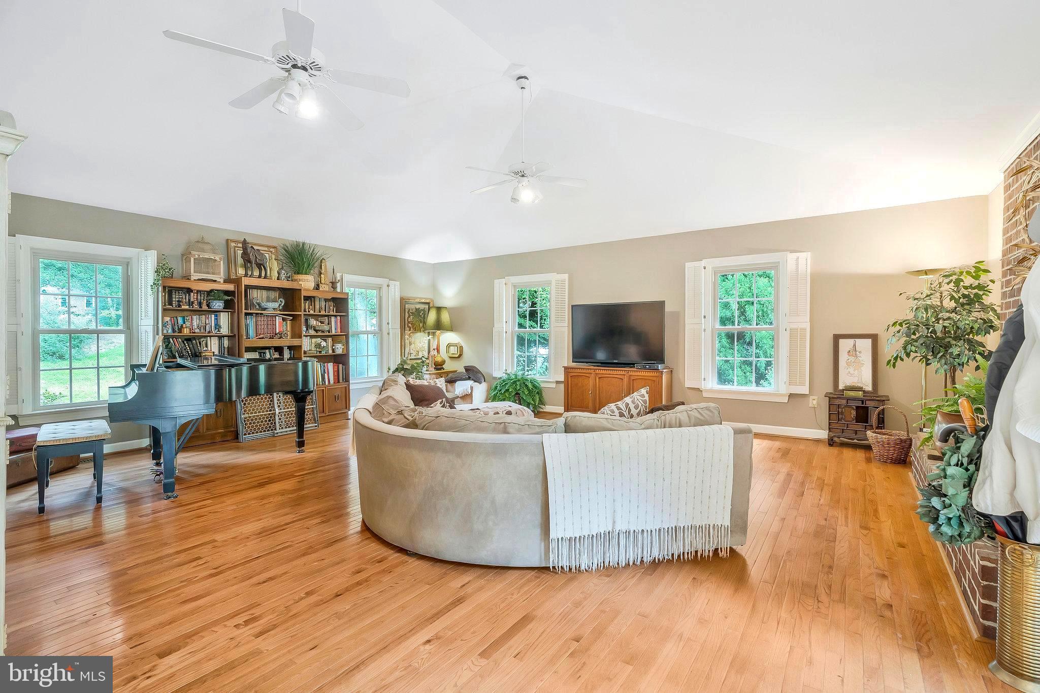 WAPLES MILL ESTATES - Residential