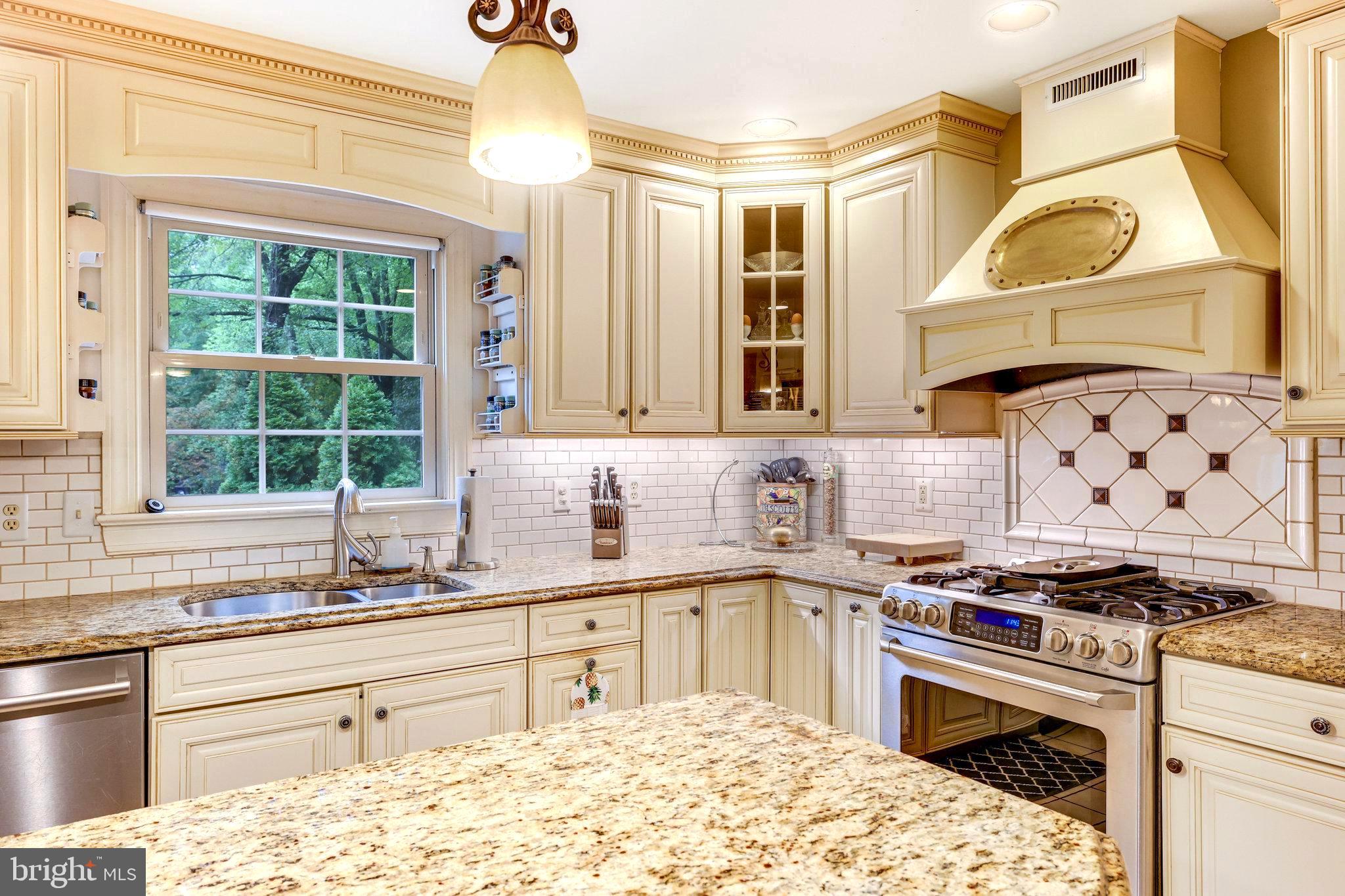 WAPLES MILL ESTATES - Residential