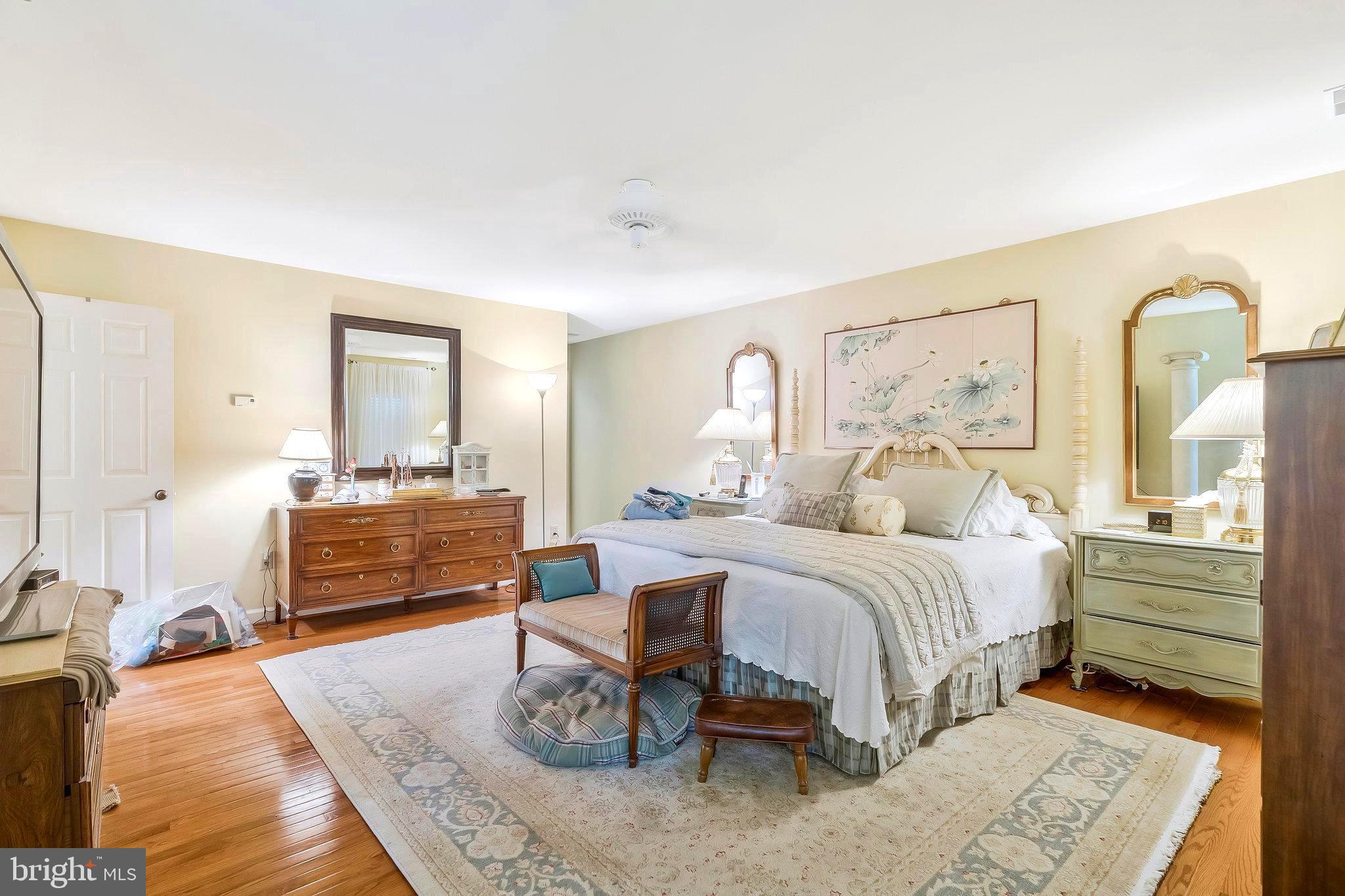 WAPLES MILL ESTATES - Residential