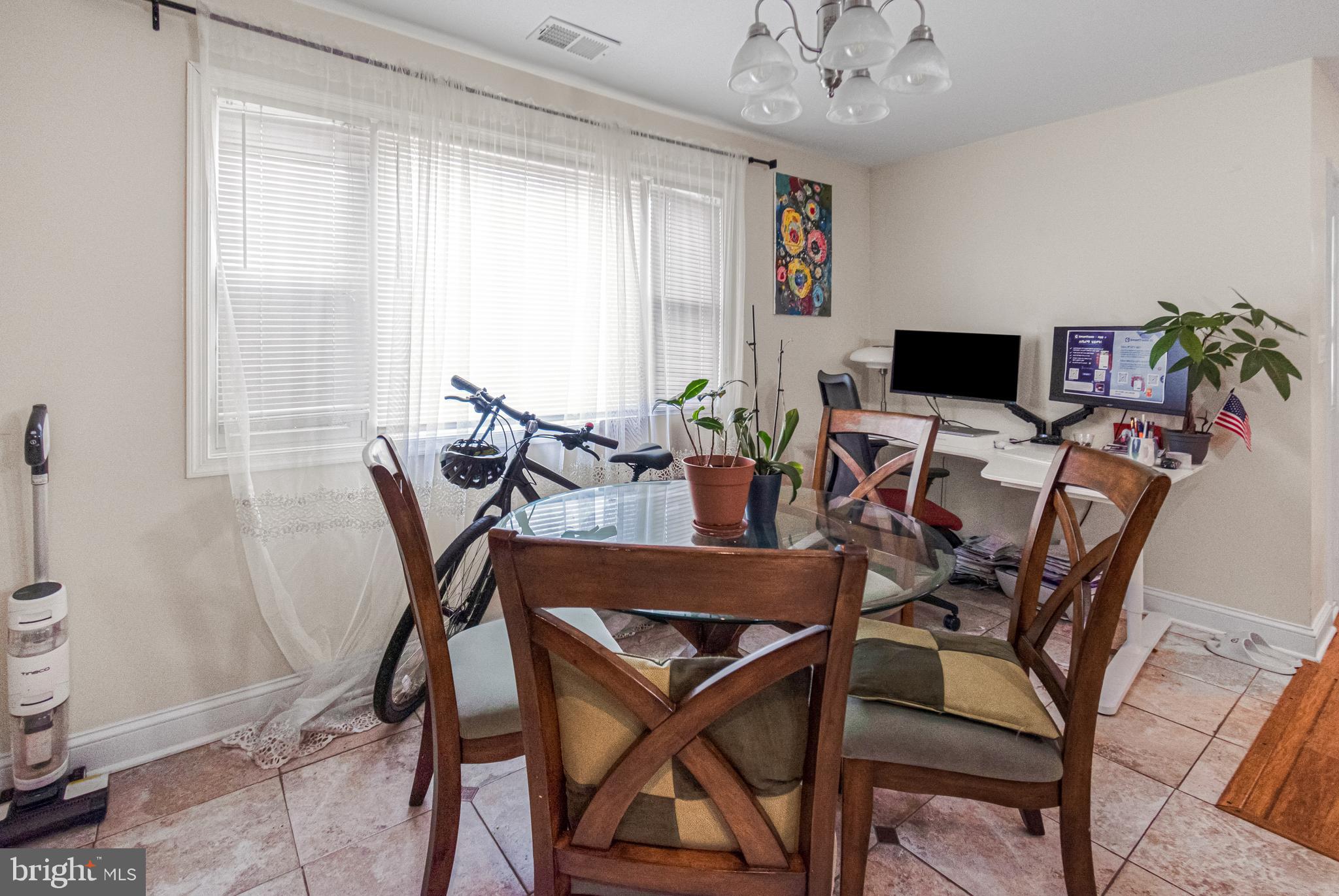 CAROLE HIGHLANDS - Residential