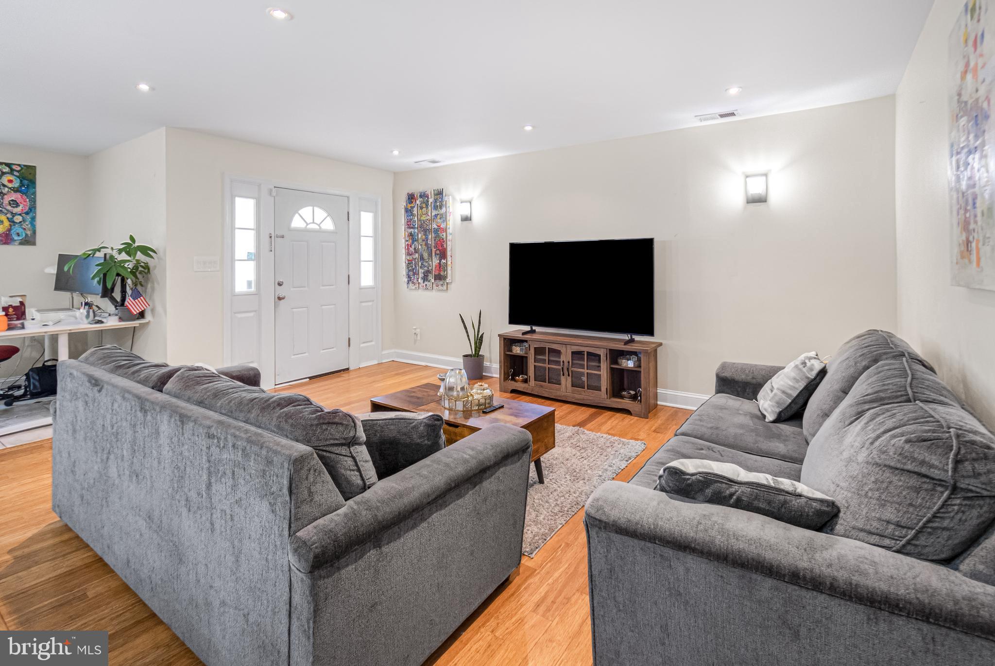 CAROLE HIGHLANDS - Residential