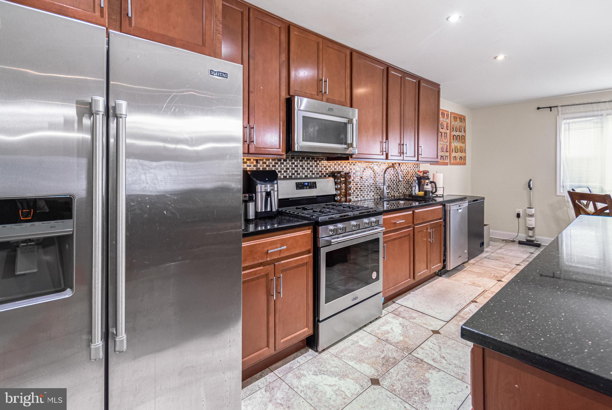 CAROLE HIGHLANDS - Residential