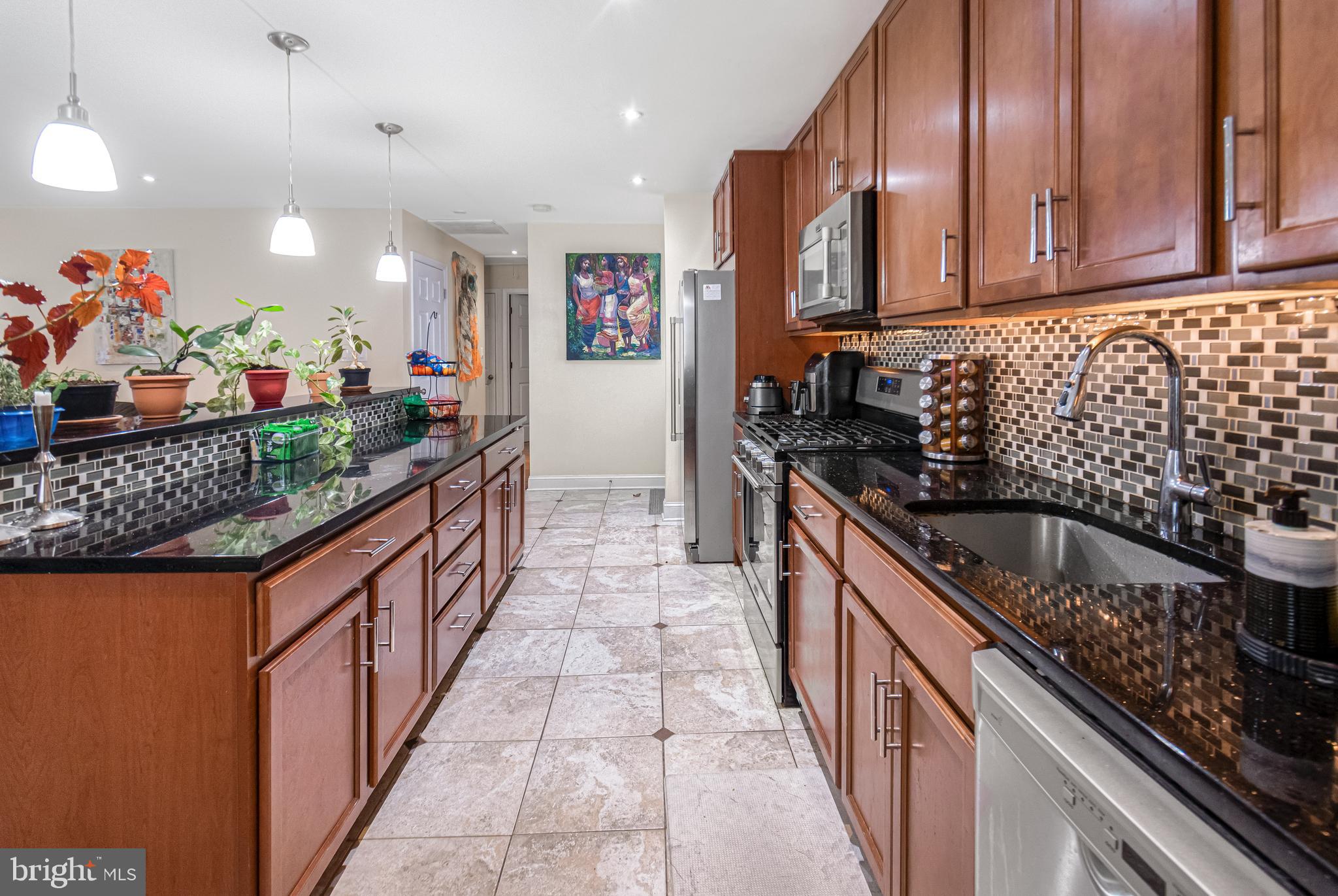 CAROLE HIGHLANDS - Residential