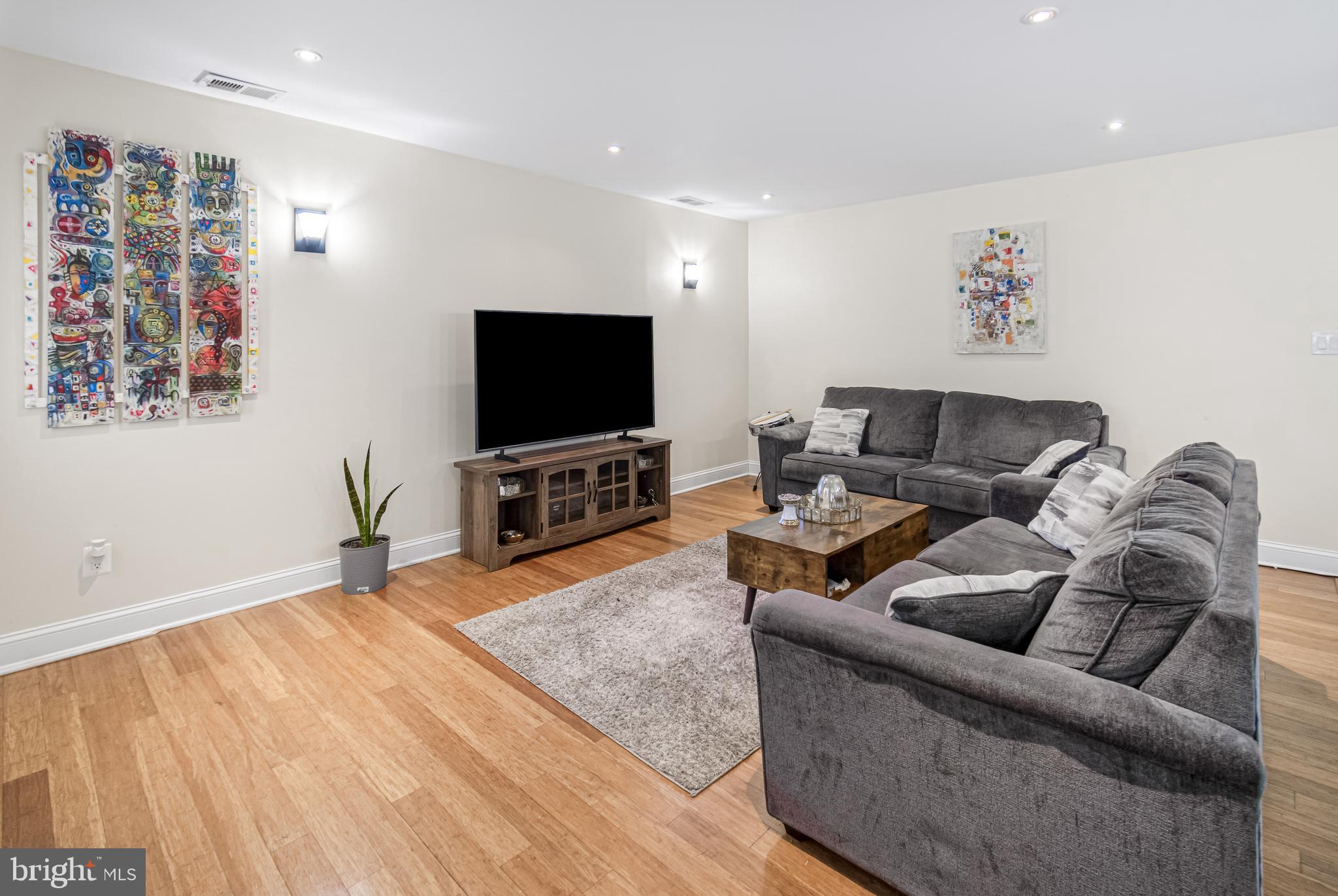 CAROLE HIGHLANDS - Residential