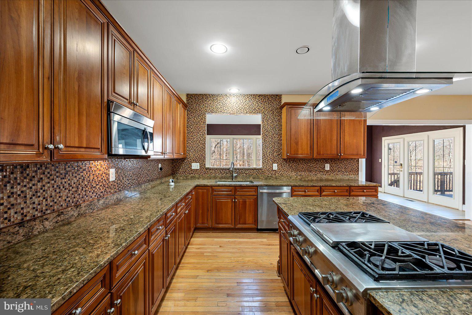 STONEWALL MANOR - Residential