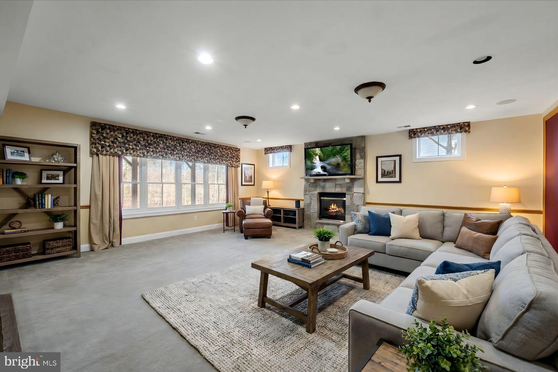 STONEWALL MANOR - Residential