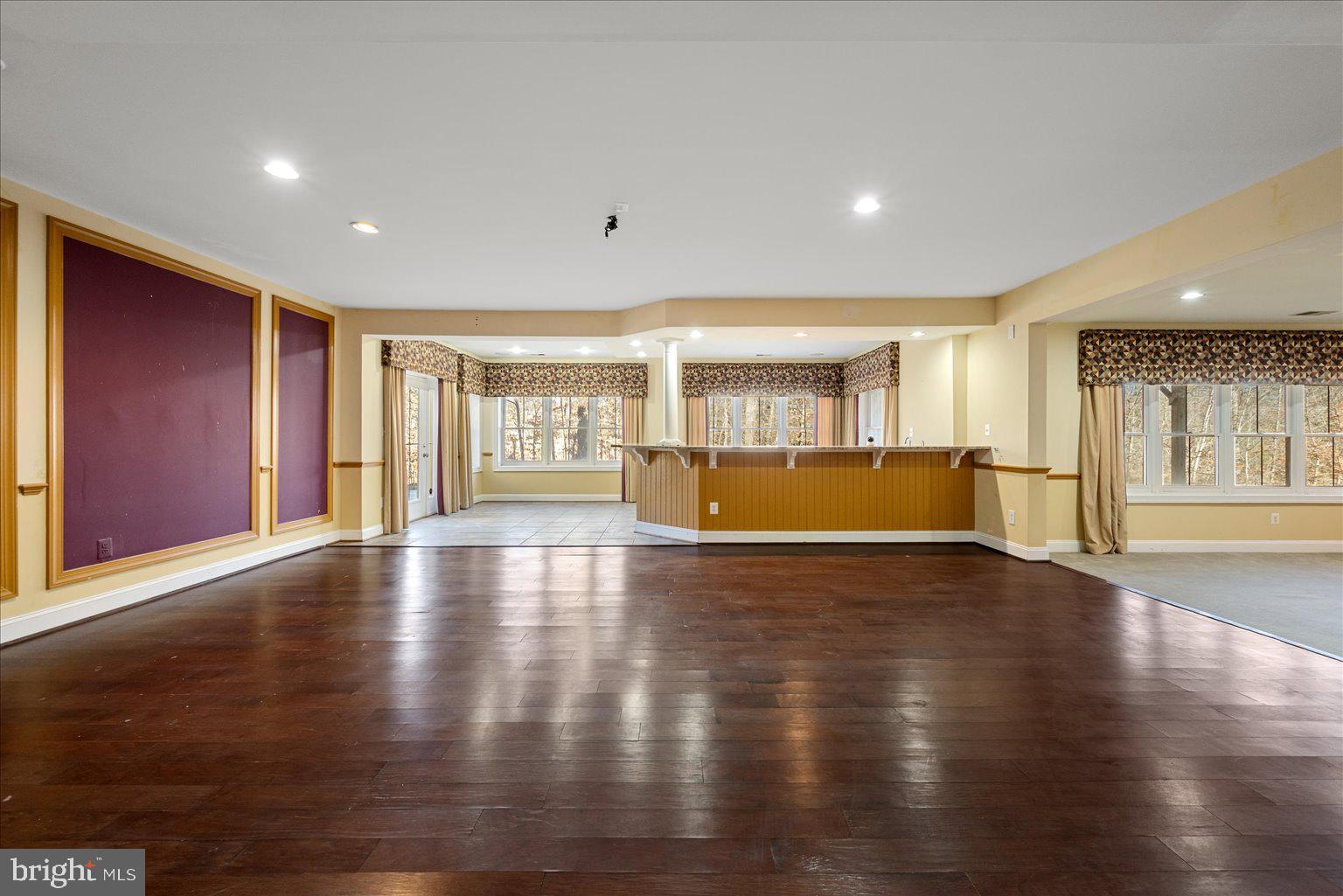 STONEWALL MANOR - Residential