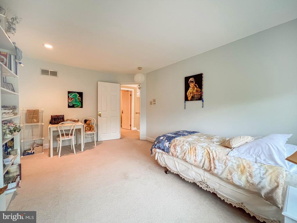 WASHINGTON CROSSING - Residential