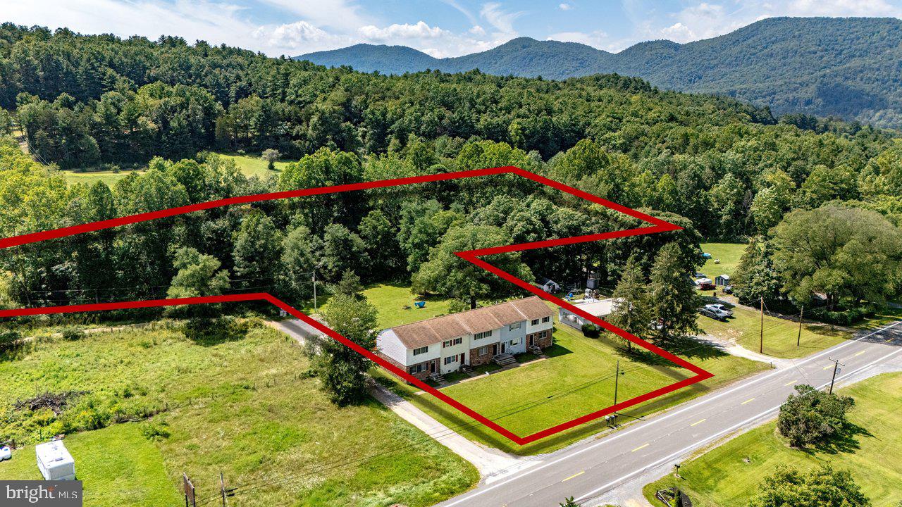 22 TOWNHOUSE LANE