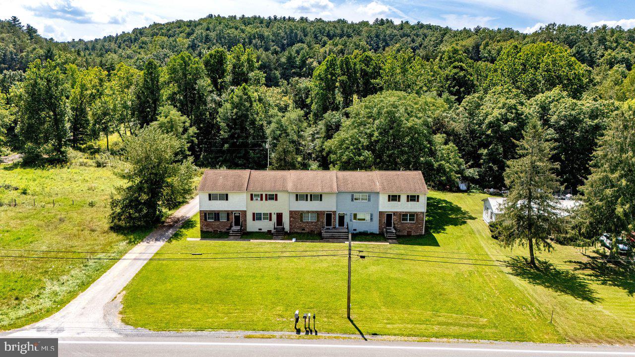 22 TOWNHOUSE LANE