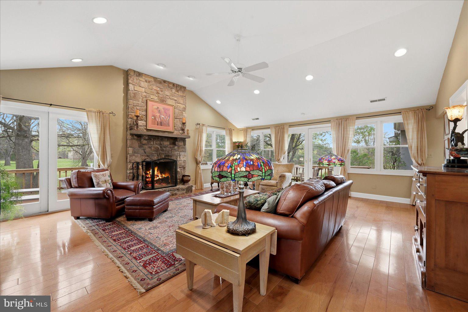 THE CHIMNEYS - Residential