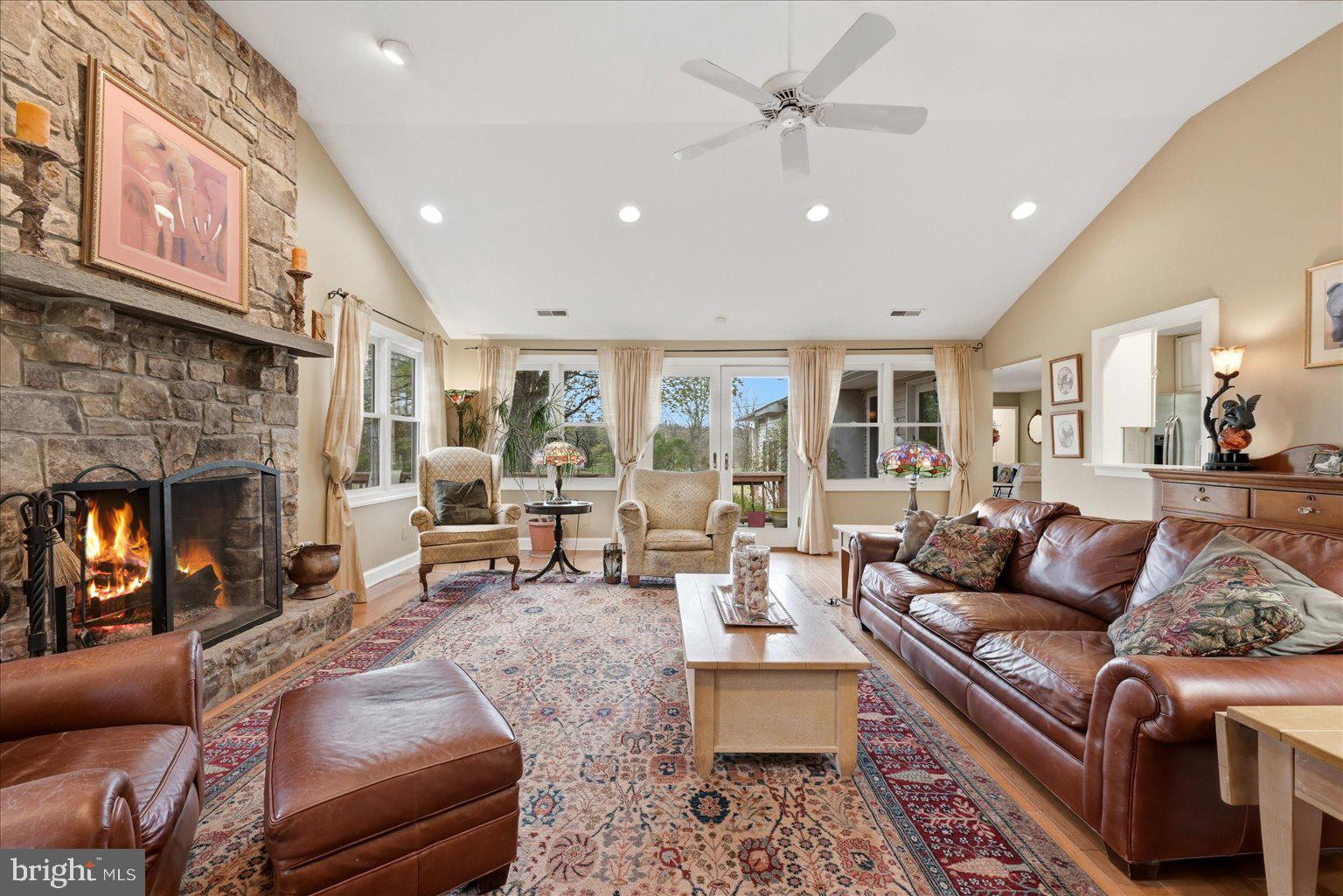 THE CHIMNEYS - Residential