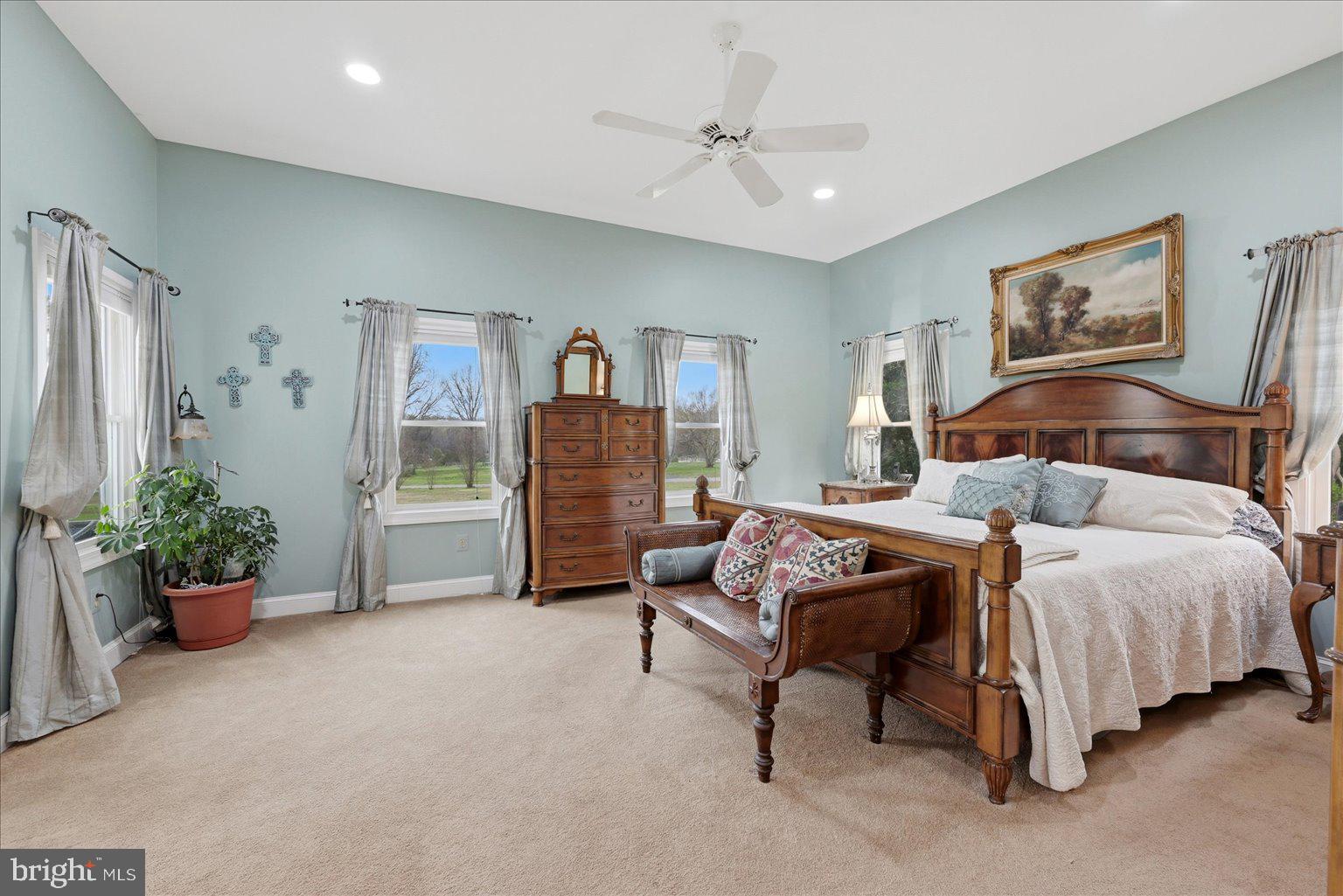 THE CHIMNEYS - Residential