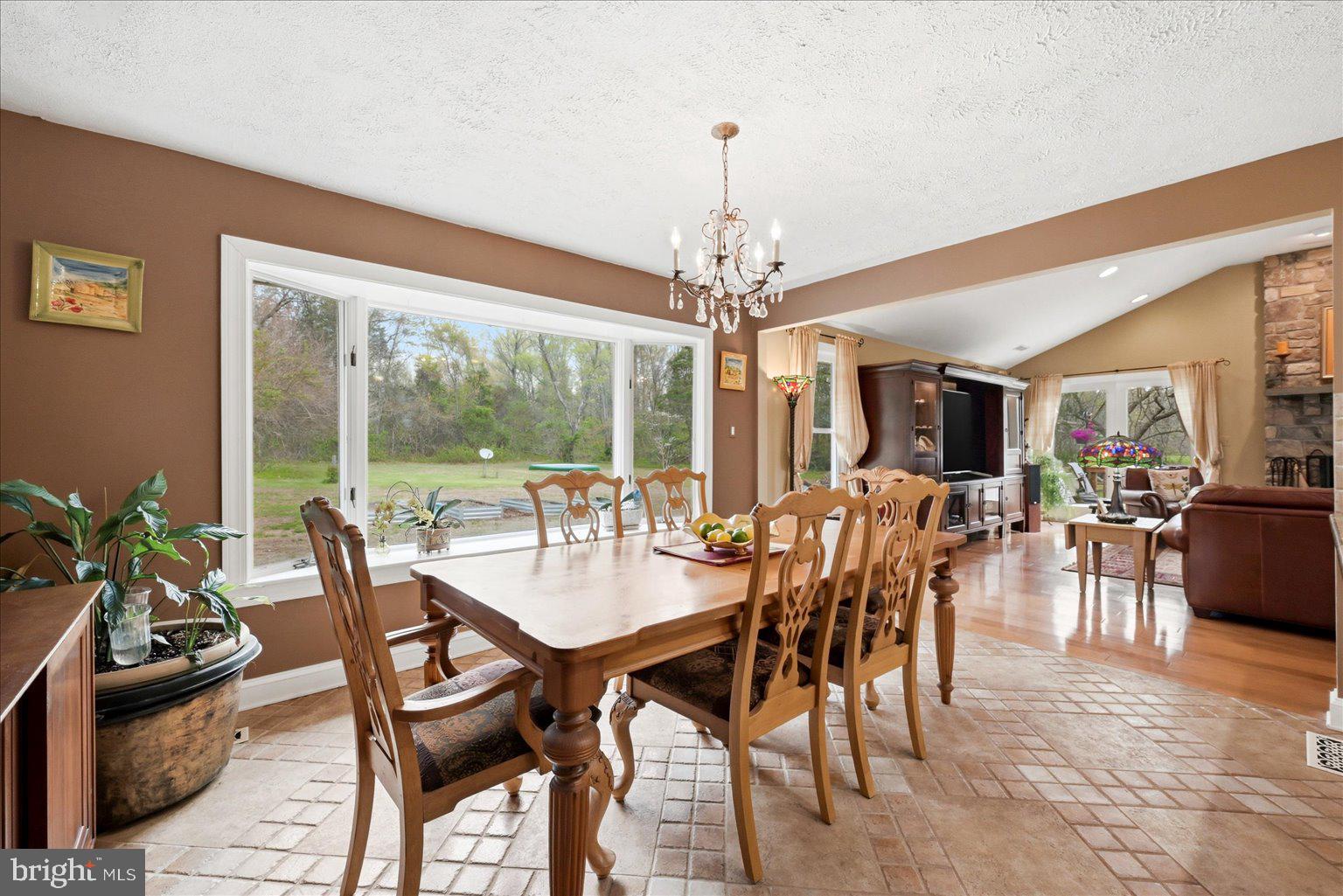 THE CHIMNEYS - Residential