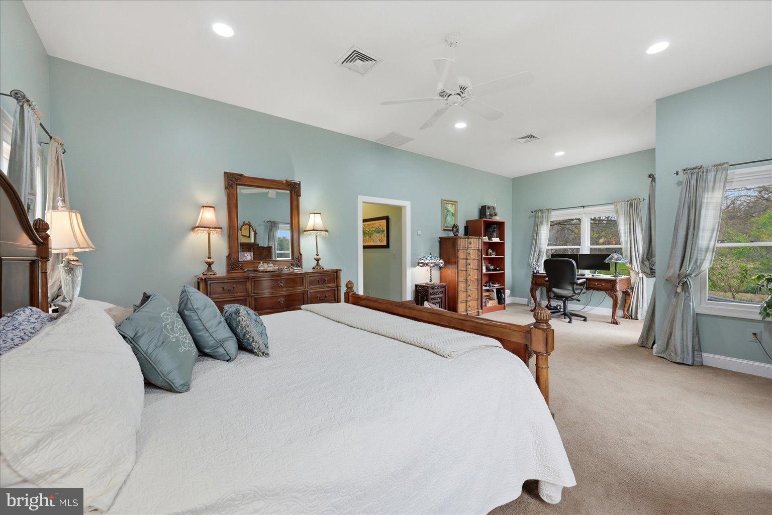 THE CHIMNEYS - Residential