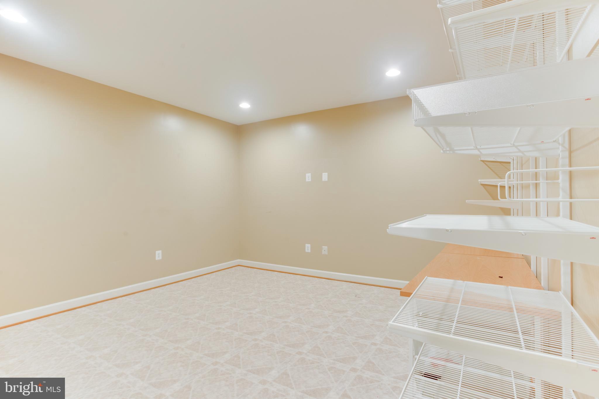 RIVER CREEK - Residential Lease