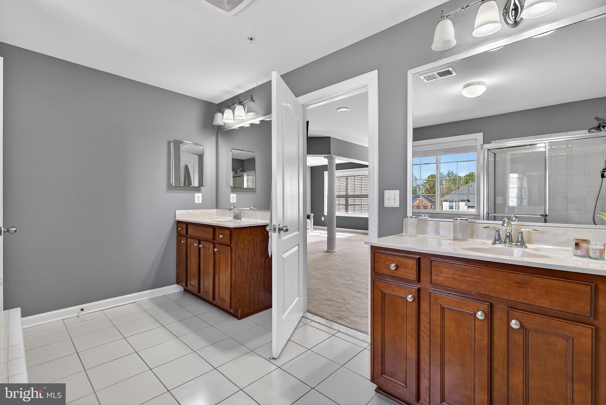 CHARLES HILL - Residential