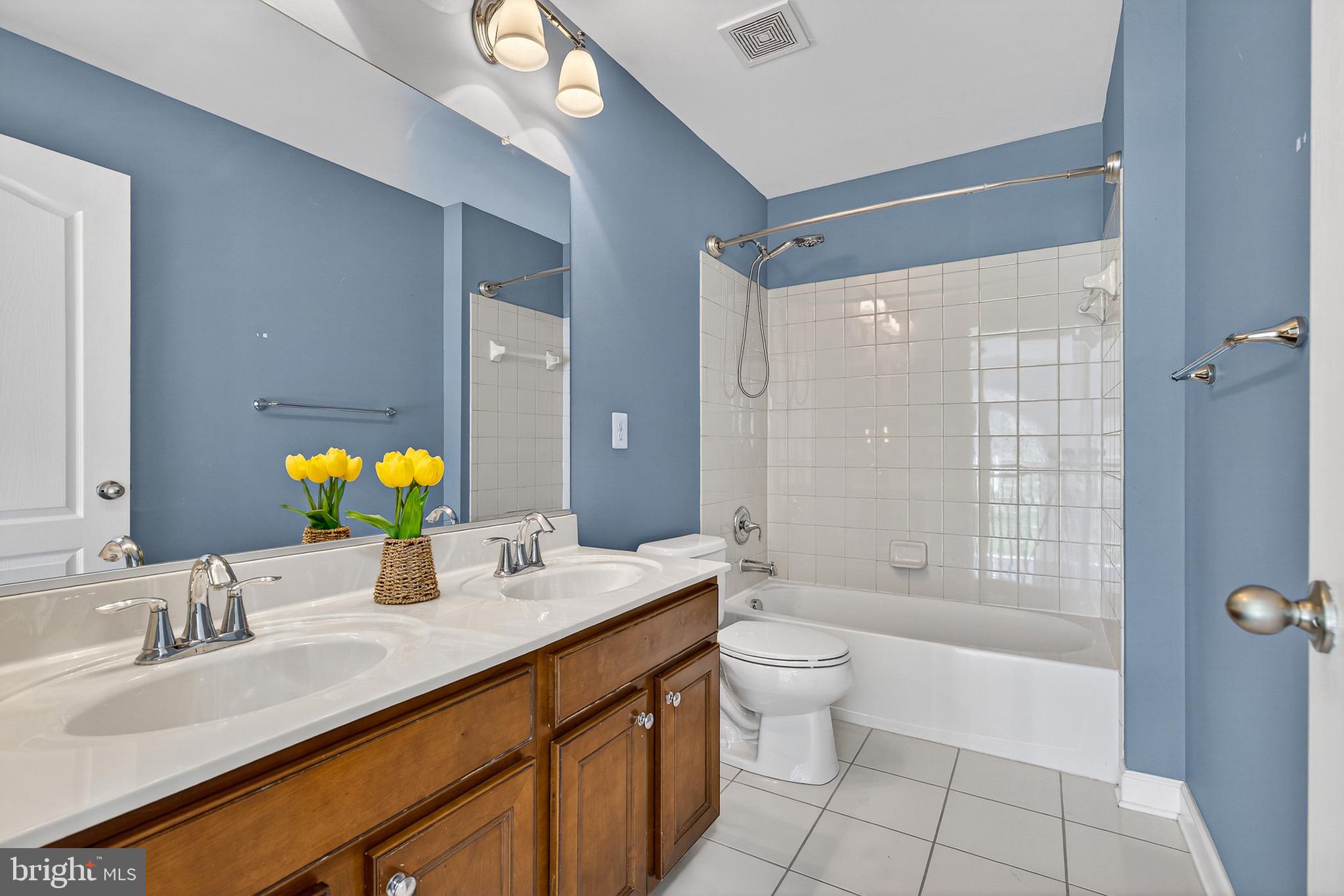 CHARLES HILL - Residential