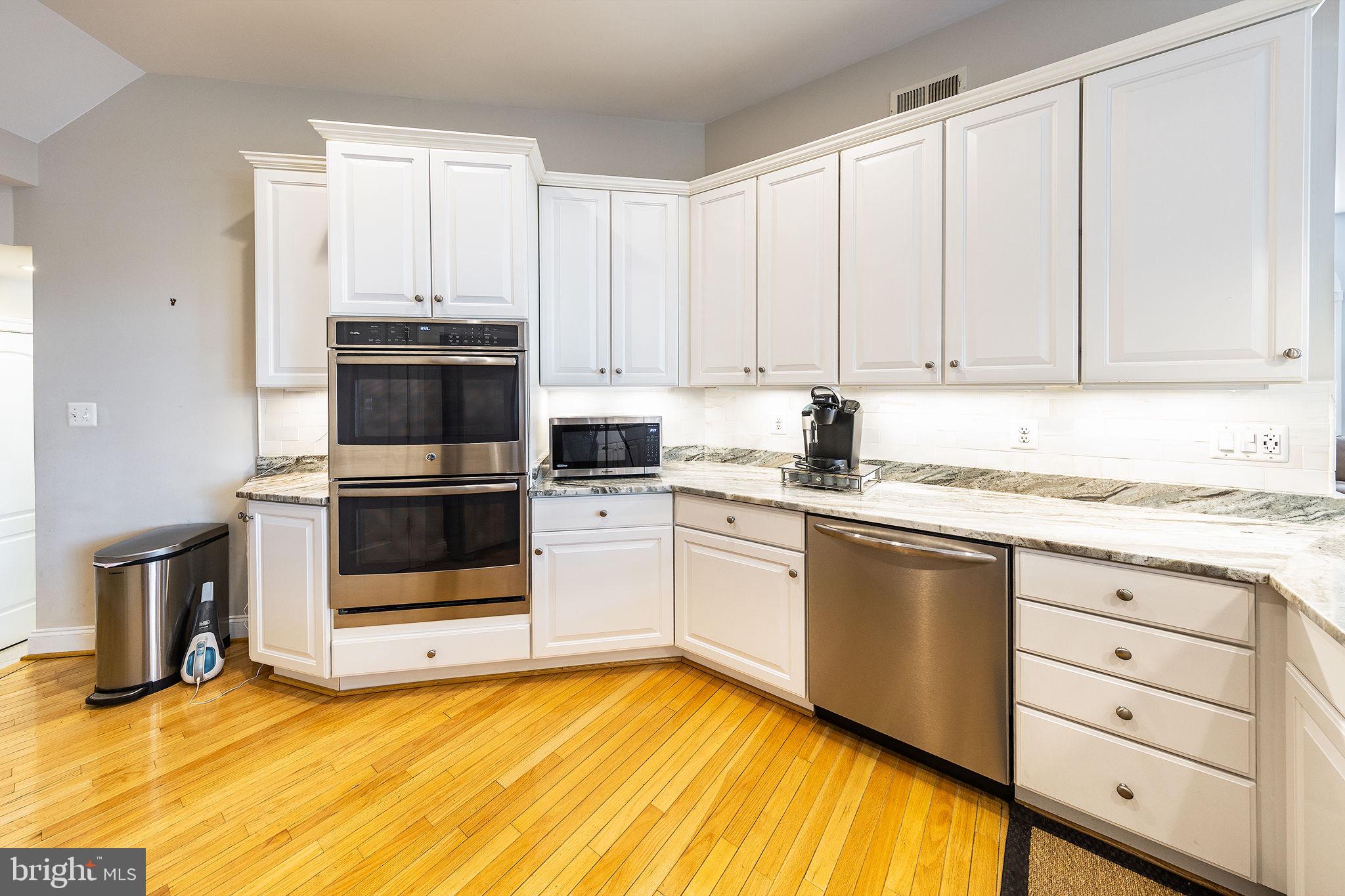 LAING AT GOVERNOR SQUARE - Residential Lease