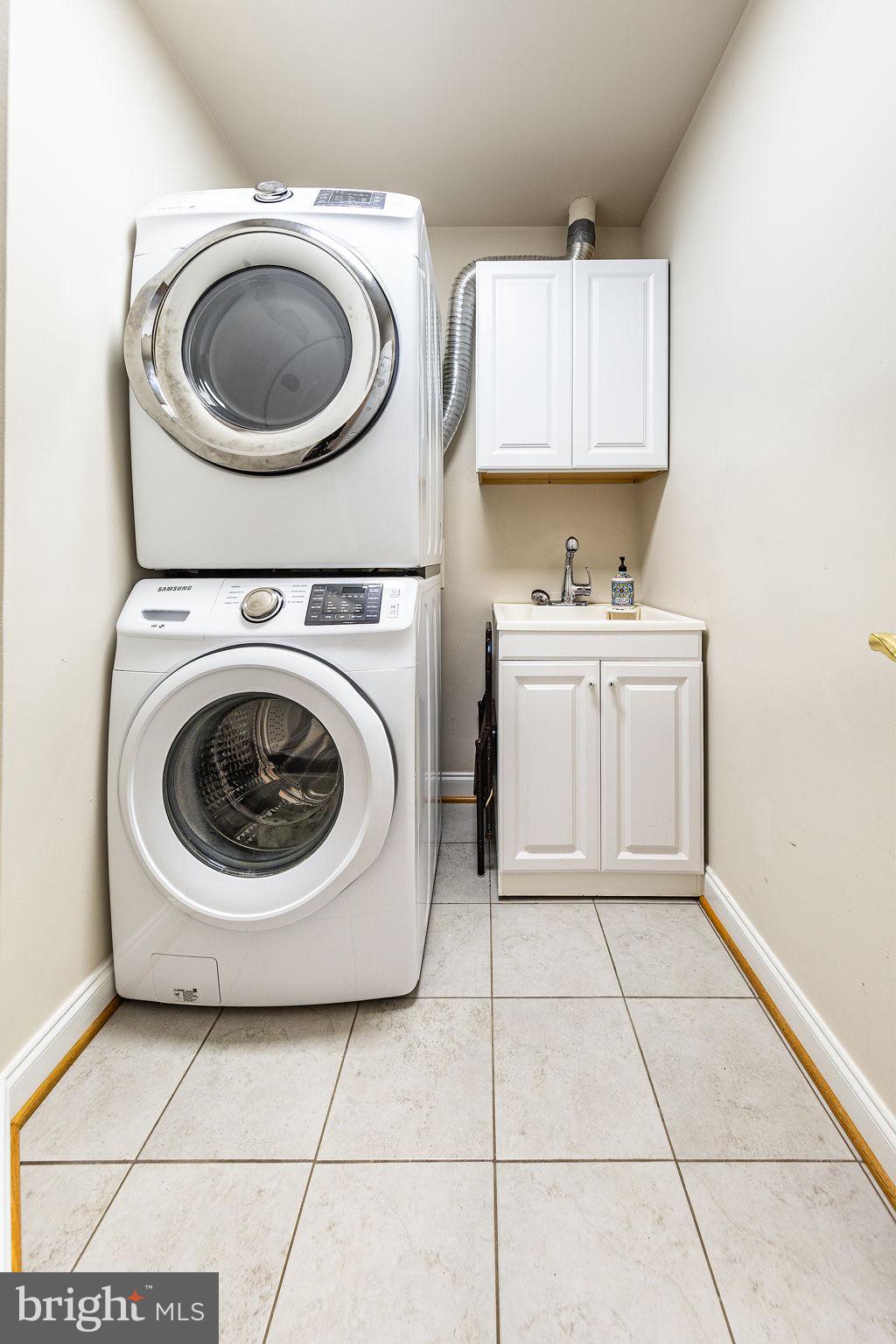 LAING AT GOVERNOR SQUARE - Residential Lease