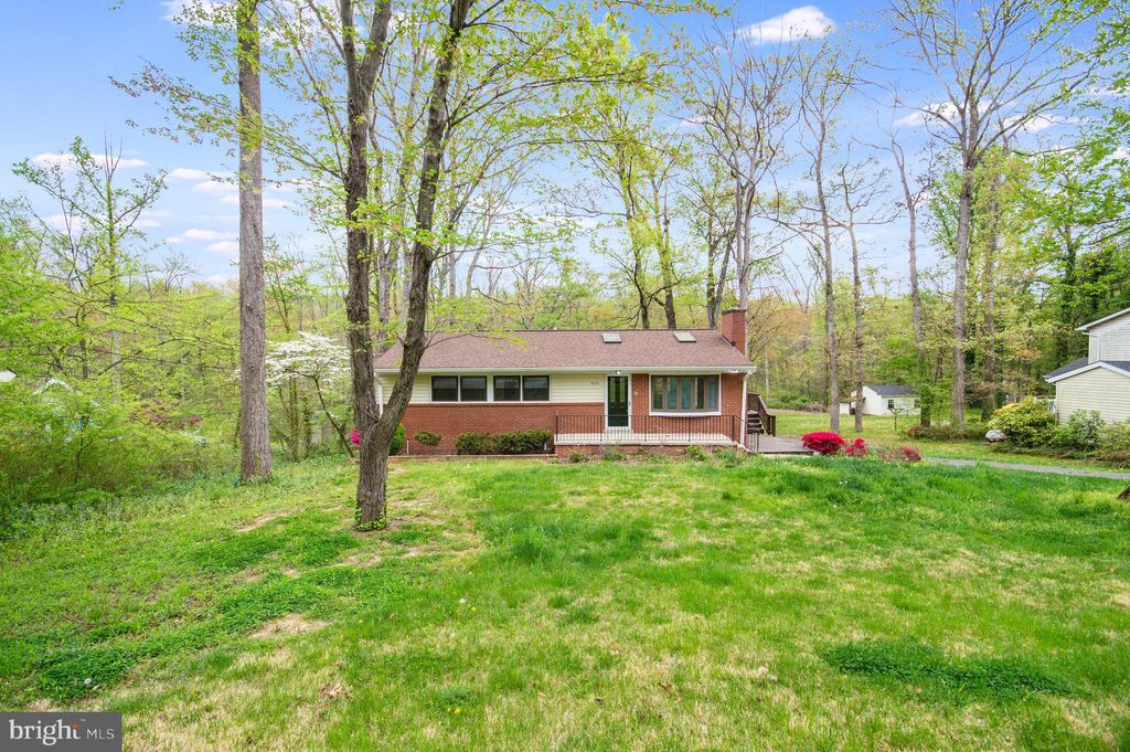 Photo of 5125 Chowan Avenue, ALEXANDRIA, VA 22312 (MLS # VAFX2317454)