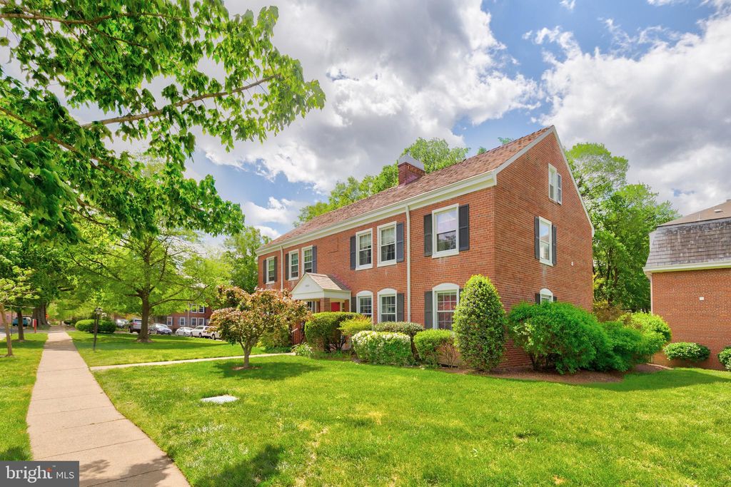 Photo of 3000 S Columbus Street #A1, ARLINGTON, VA 22206 (MLS # VAAR2064518)