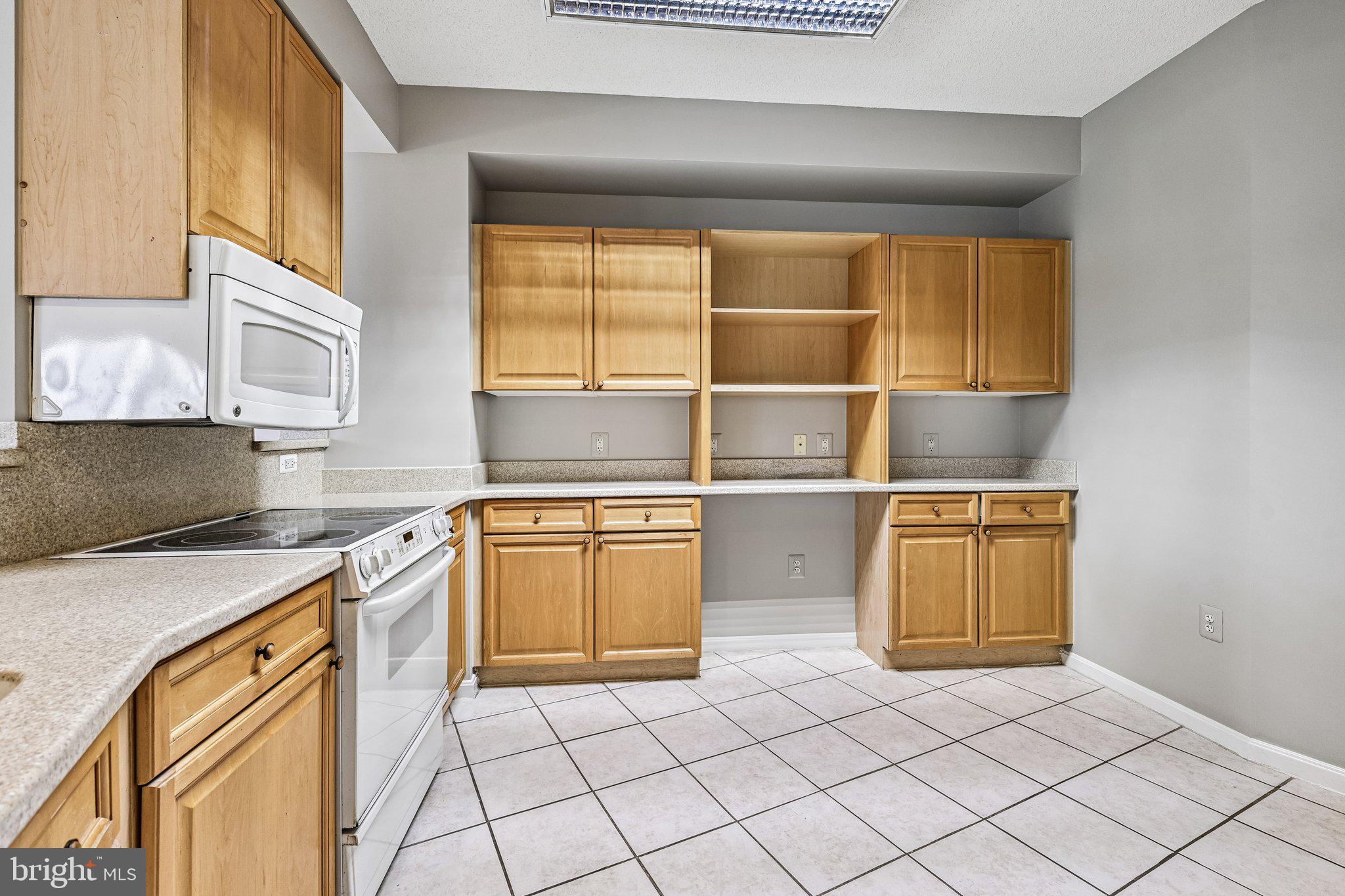 LANSDOWNE WOODS LEISURE WORLD - Residential