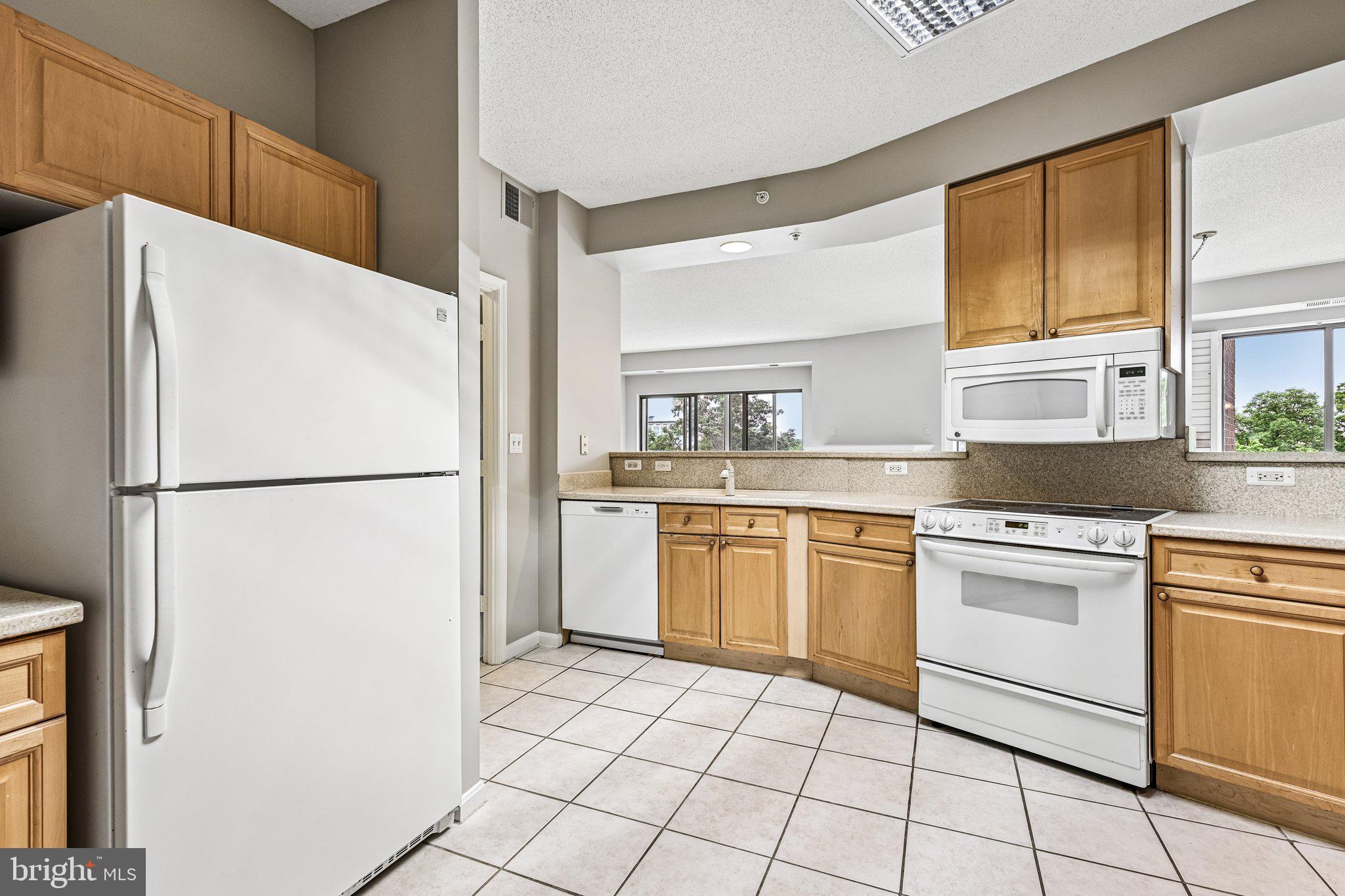 LANSDOWNE WOODS LEISURE WORLD - Residential
