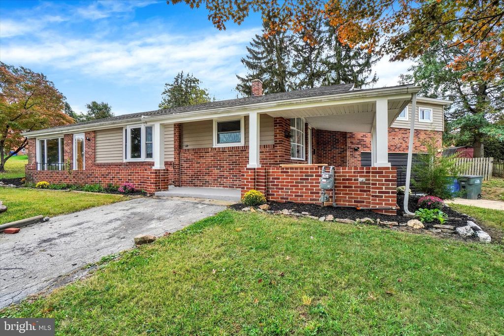 Photo of 1000 Sundale Drive, YORK, PA 17402 (MLS # PAYK2091266)