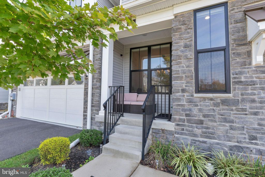 Photo of 29 Beachwood Drive, MONROE TOWNSHIP, NJ 08831 (MLS # NJMX2010660)