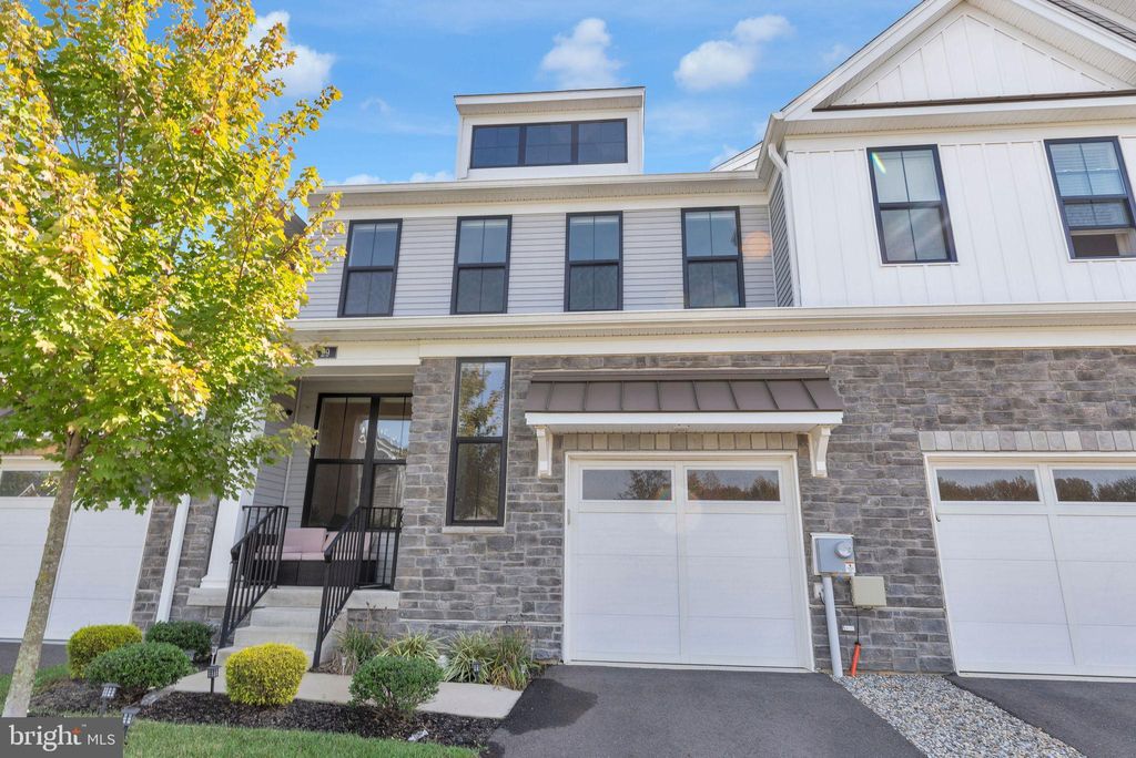 Photo of 29 Beachwood Drive, MONROE TOWNSHIP, NJ 08831 (MLS # NJMX2010660)