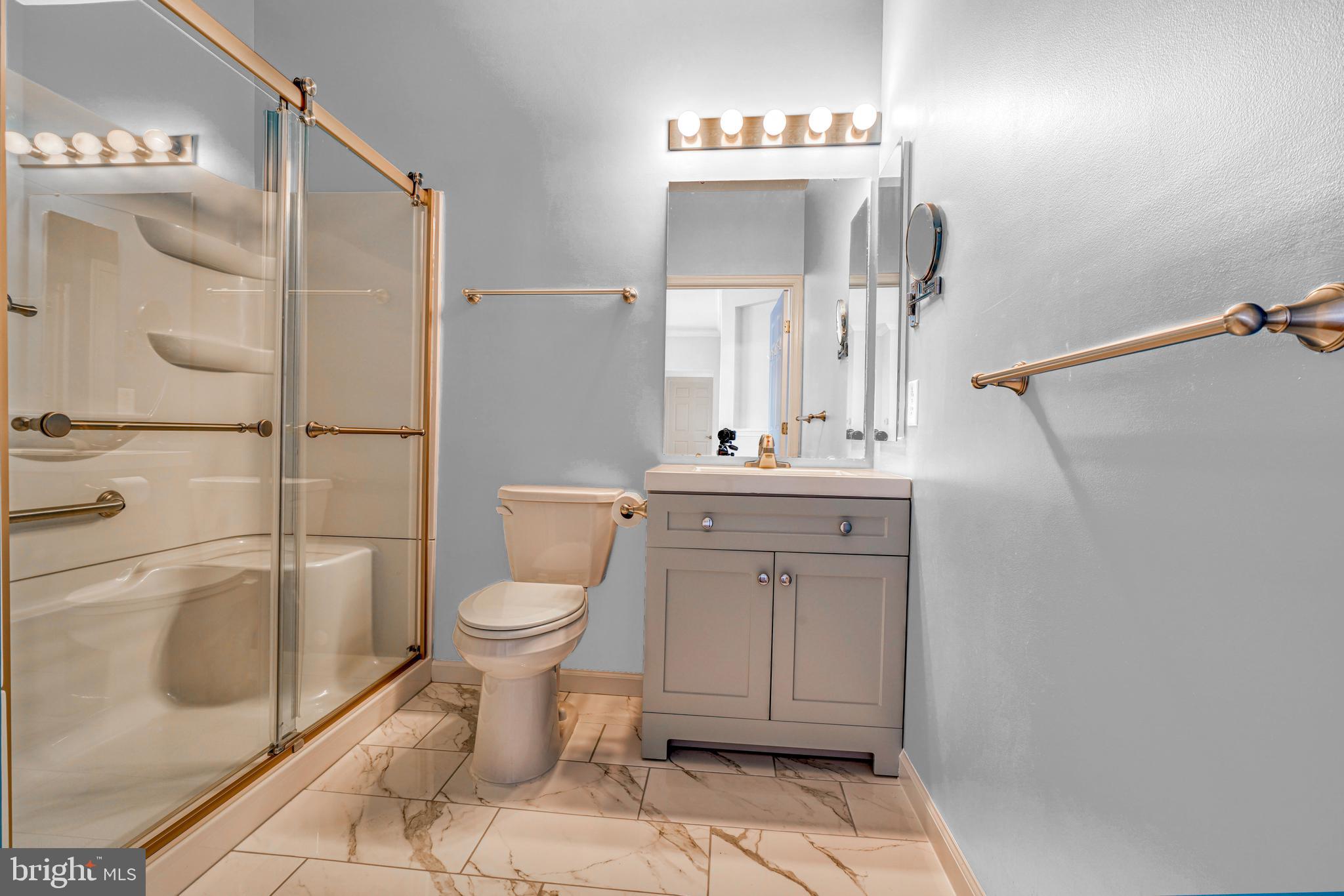 KINGS CROSSING - Residential