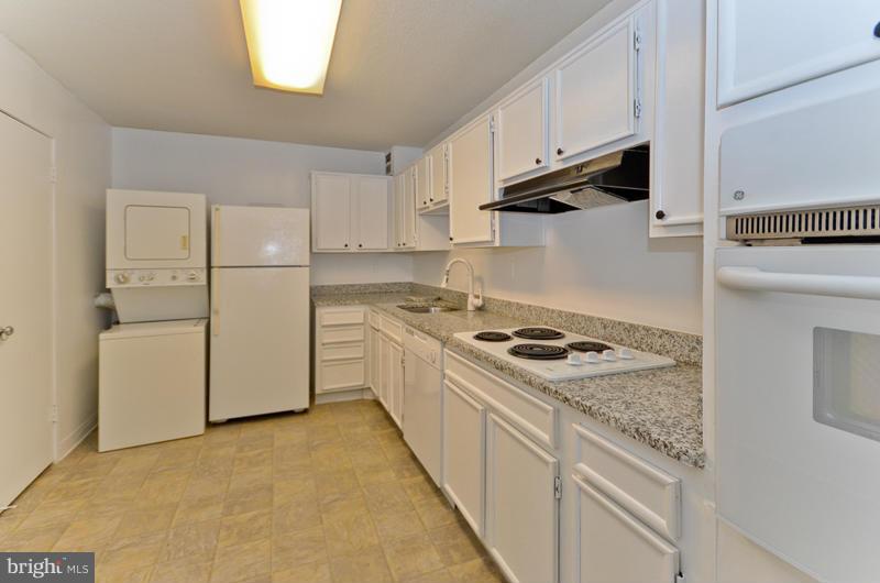 WATERGATE AT LANDMARK - Residential Lease