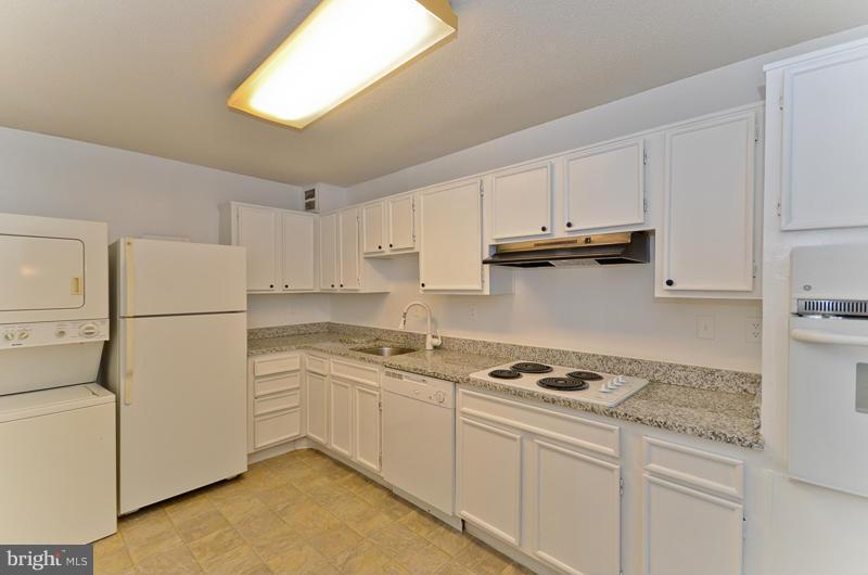 WATERGATE AT LANDMARK - Residential Lease