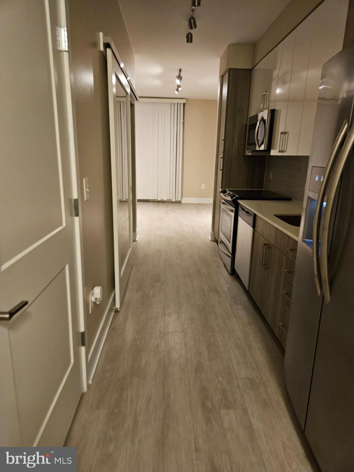 145 RIVERHAVEN DRIVE 422